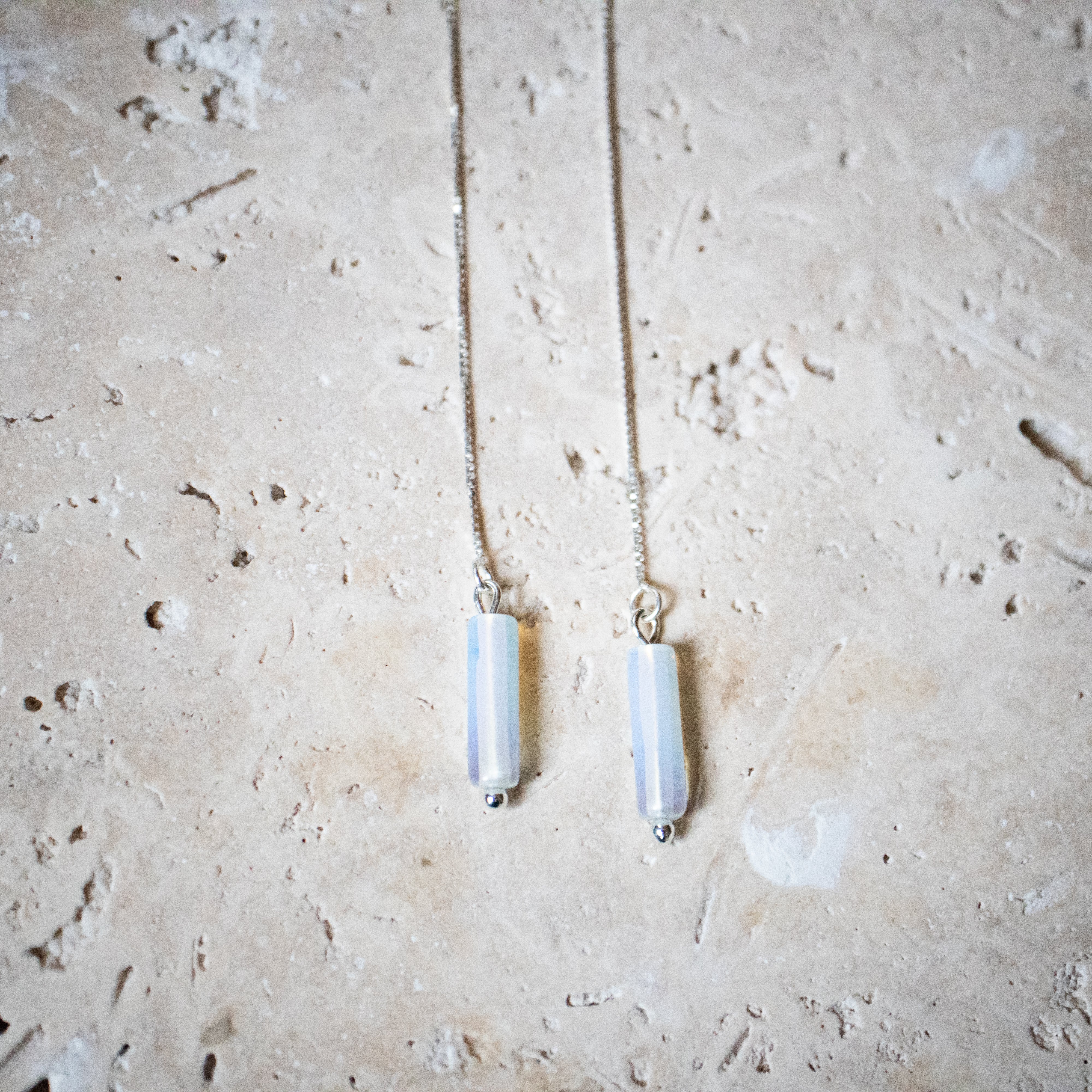 Filigrane Threader-Ohrringe mit Opalith – 925 Sterling Silber, handgefertigt - Nooe UG