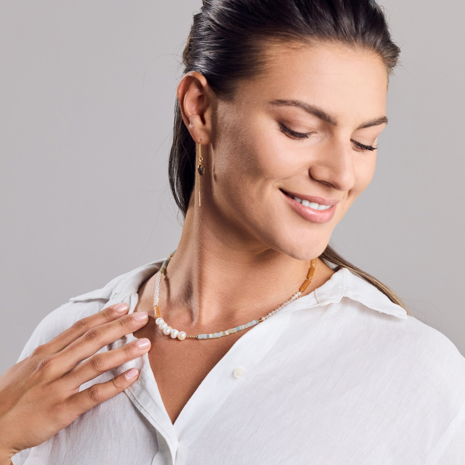 Handgemachte verspielte Perlenkette - Halskette orange gold weiß blau vergoldet /Kette mit Süßwasserperlen, Amazonith und rotem Aventurin - Nooe UG