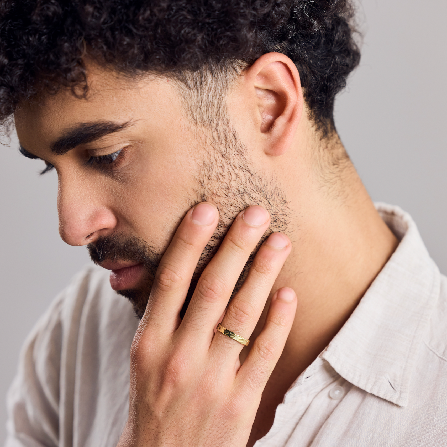 Gehämmerter Ring aus Messing handgemacht gold - Nooe UG