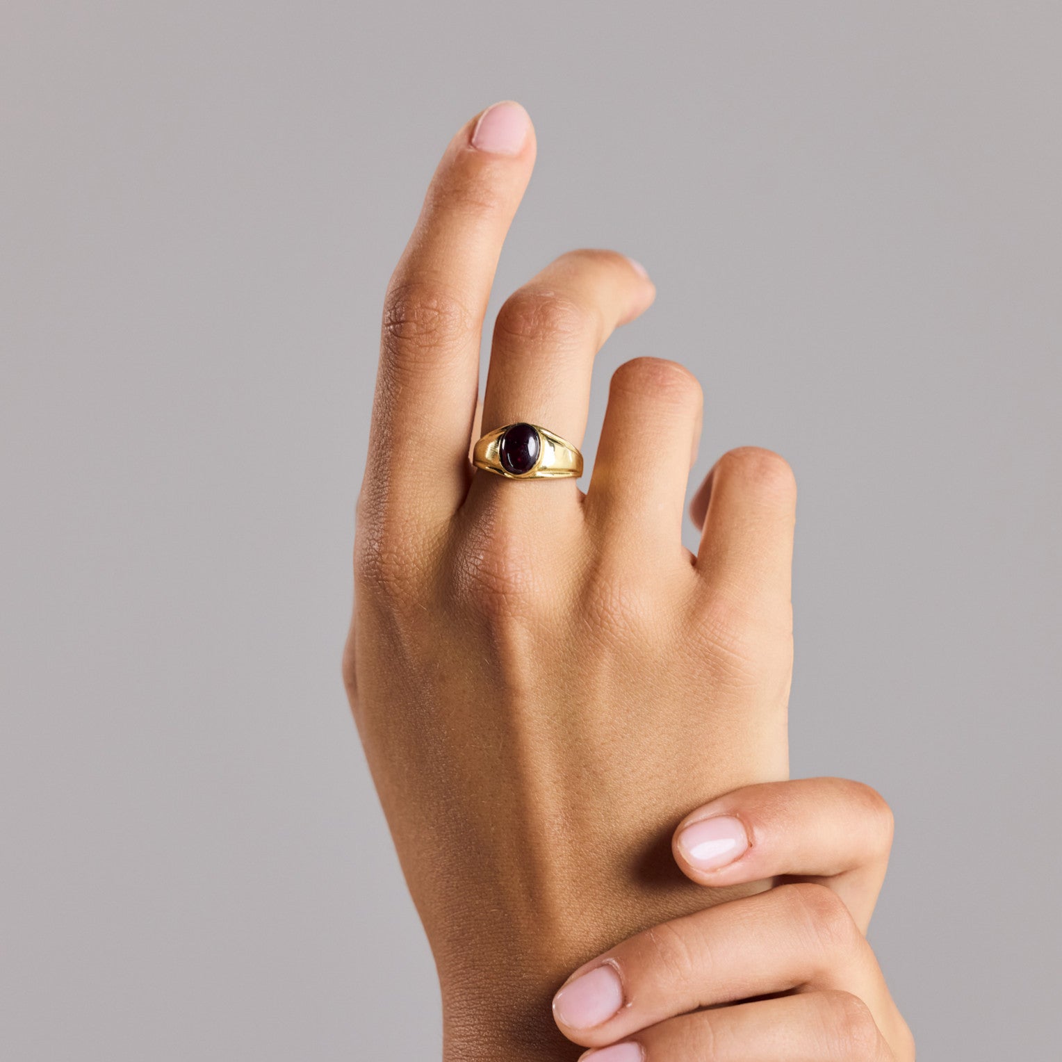 Natürlicher ovaler Granat Siegelring gold handgemacht - Nooe UG