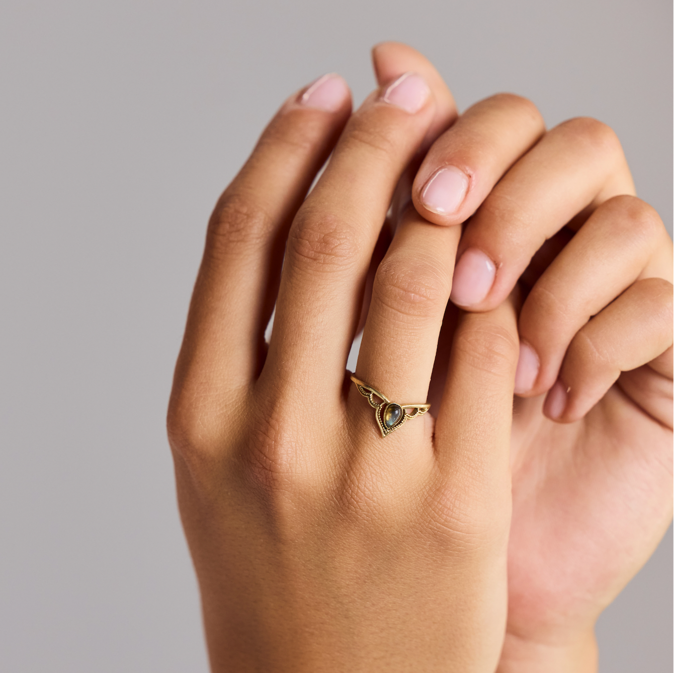 Tiara Kronen Ring mit Labradorit Spitze – Gold aus Messing Handgemacht