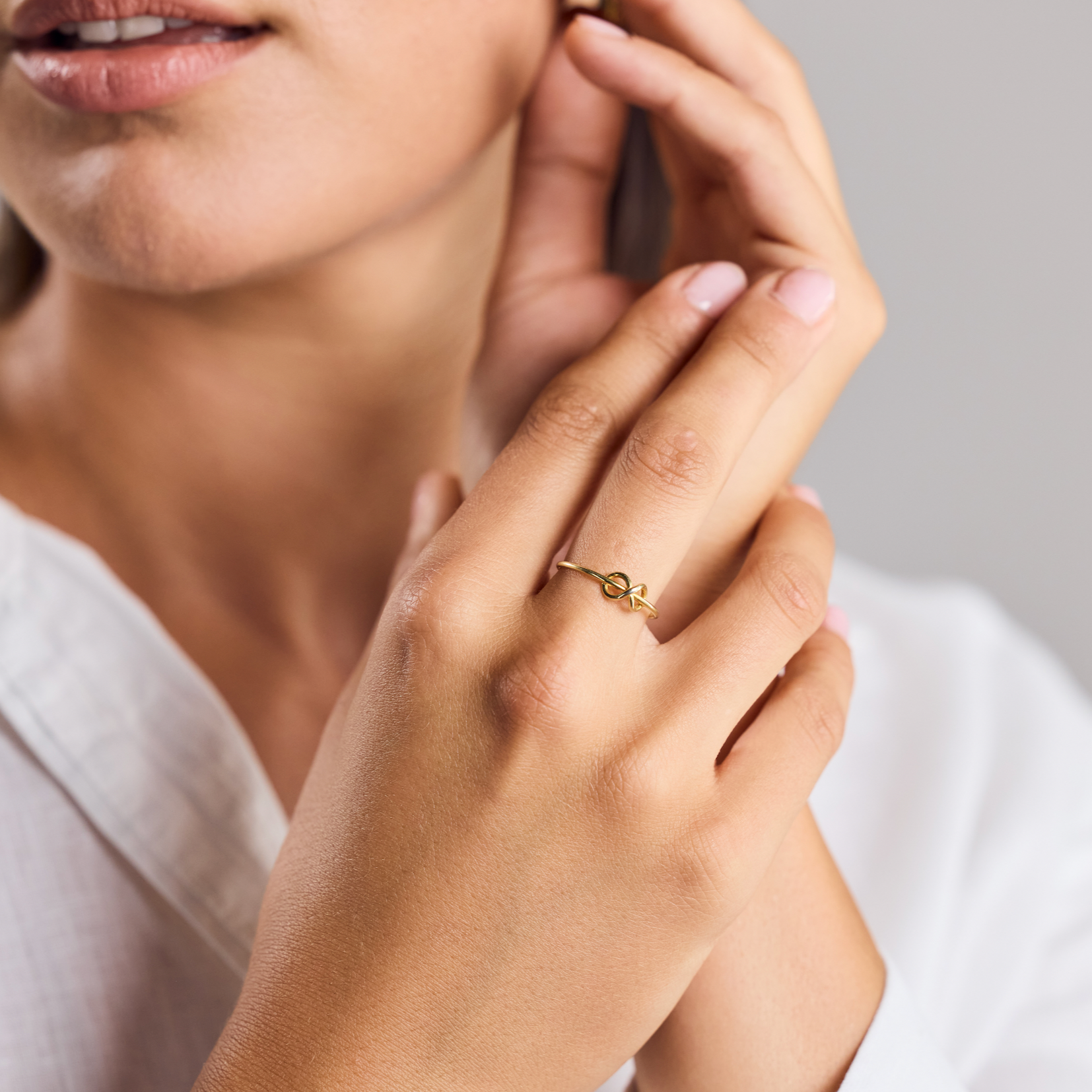 Zierlicher Knoten Ring Unendlichkeit aus vergoldetem 925 Sterling Silber / Brezel Schleife gold
