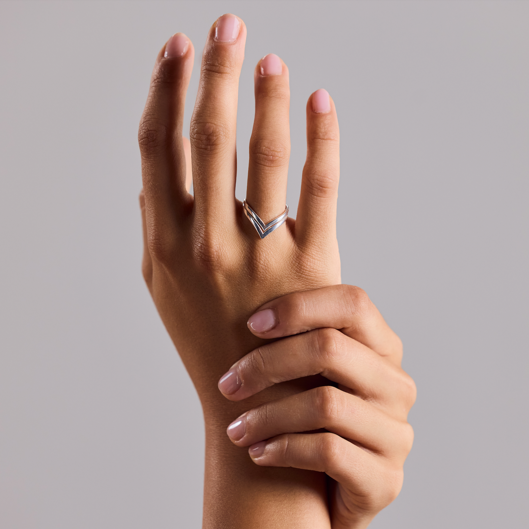 Anillo Chevron doble plata de ley 925 hecho a mano