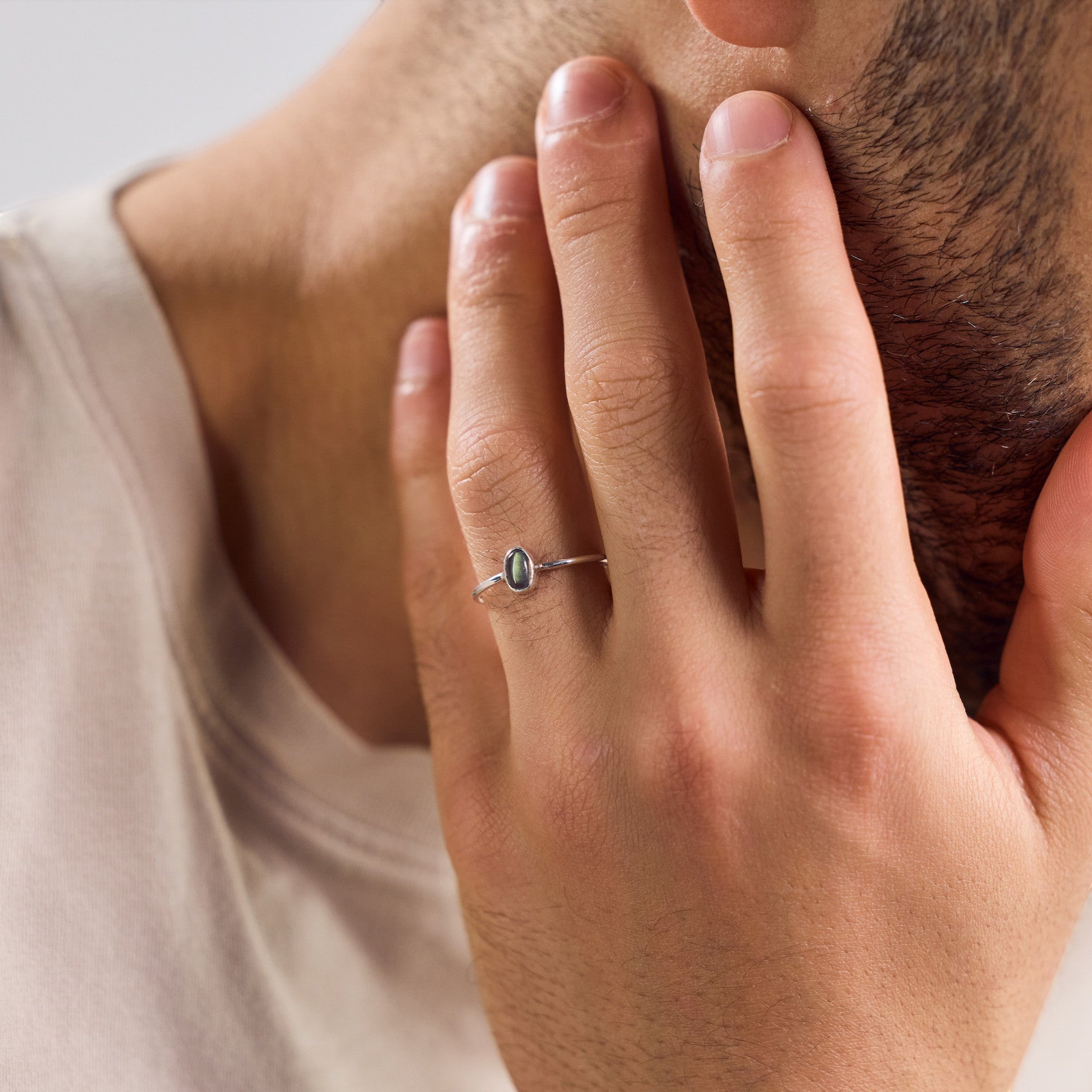 Zierlicher Labradorit Ring aus 925 Sterling Silber / ovaler Stapelring handgemacht - Nooe UG