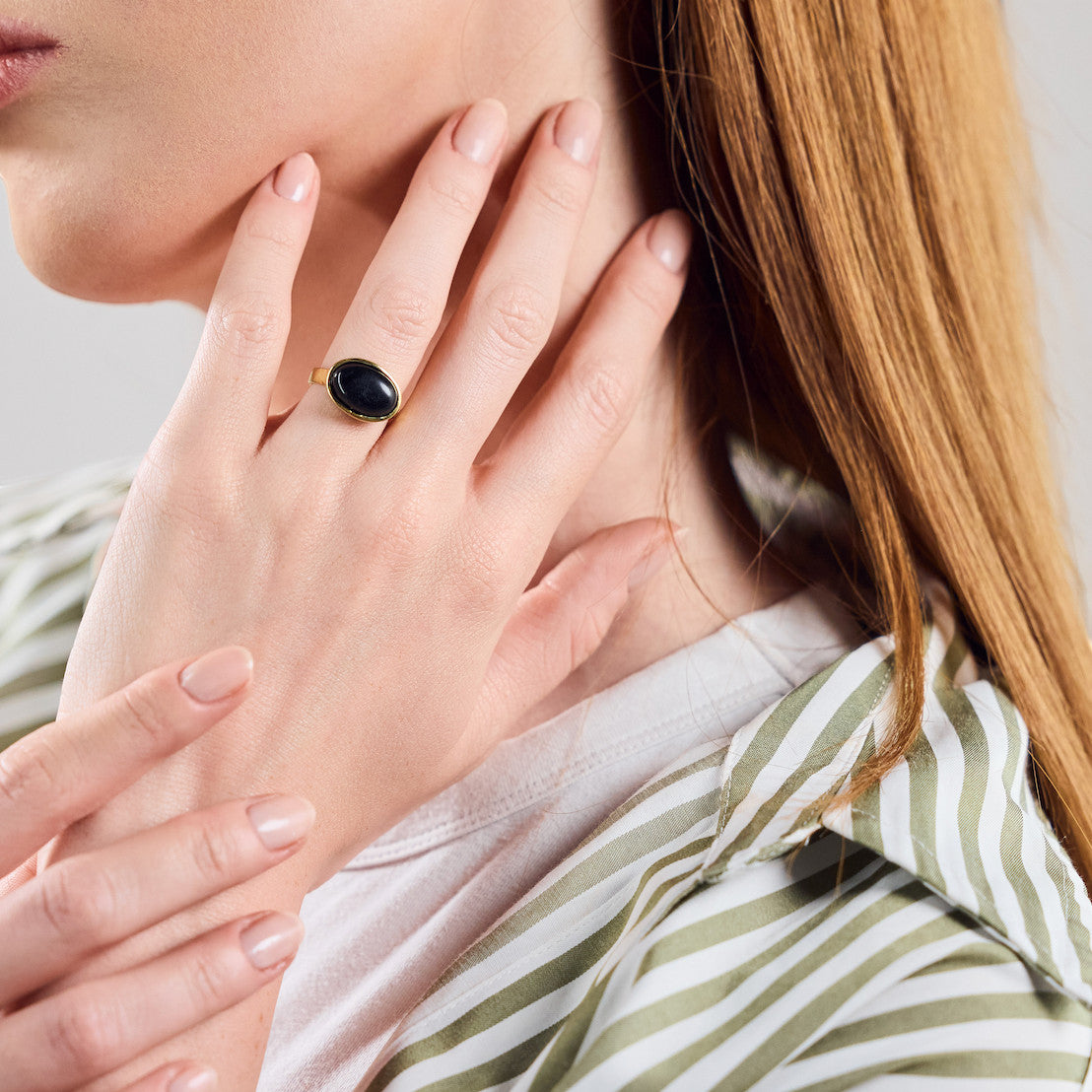 Großer schwarzer Onyx Ring oval gold handgemacht - Nooe UG