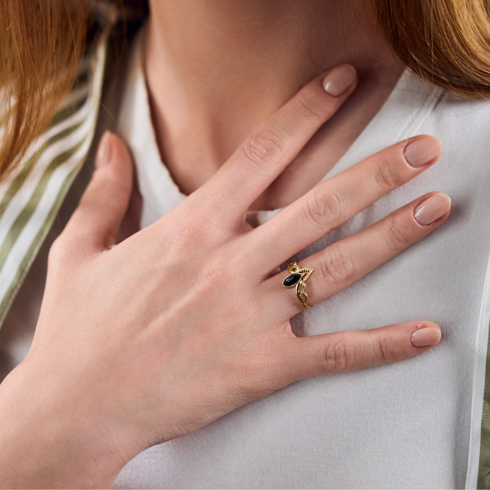 Auge Ring mit schwarzem Onyx gold Tiara
