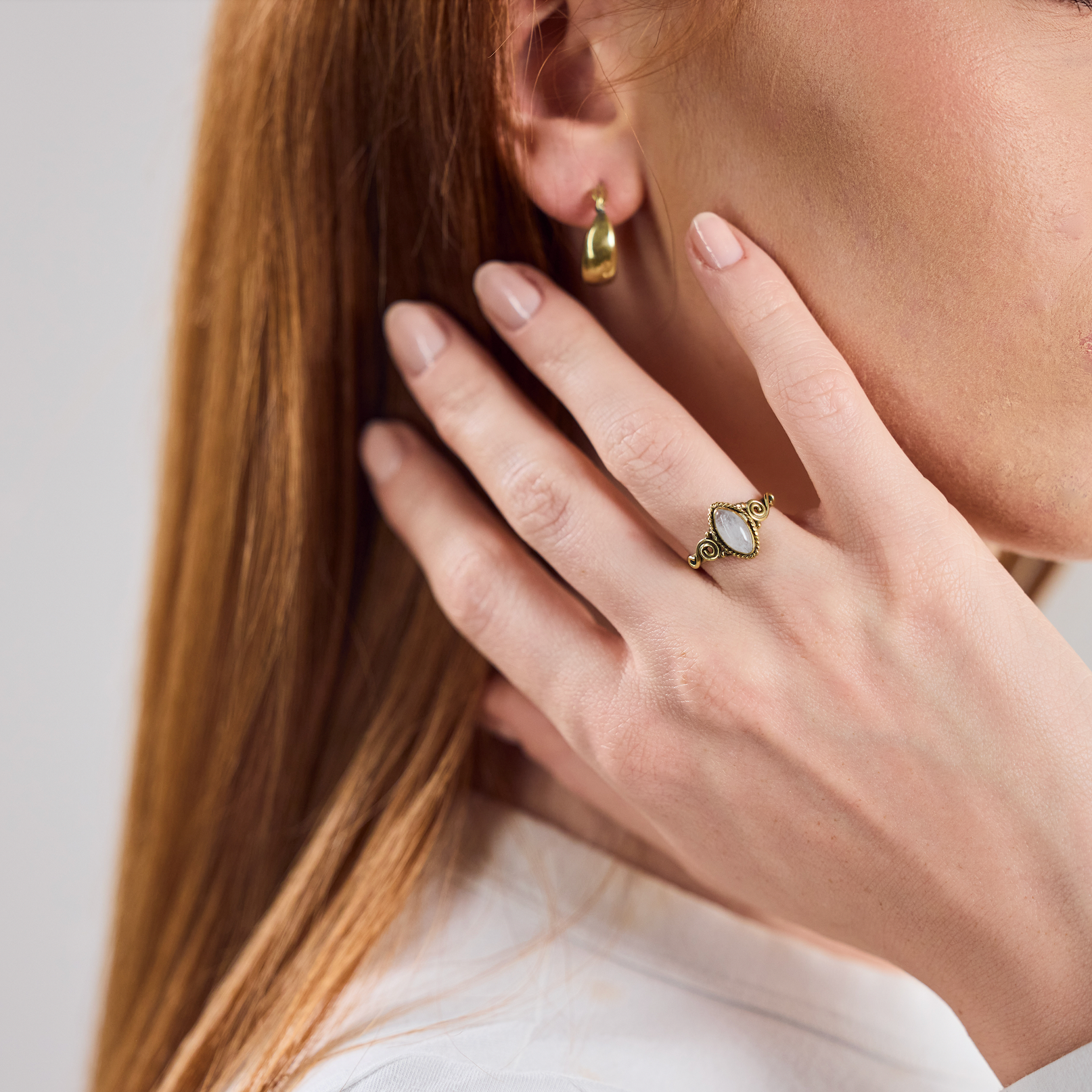 Ring mit weißem Mondstein – Augenförmiges Design in Gold im Boho Stil - Nooe UG