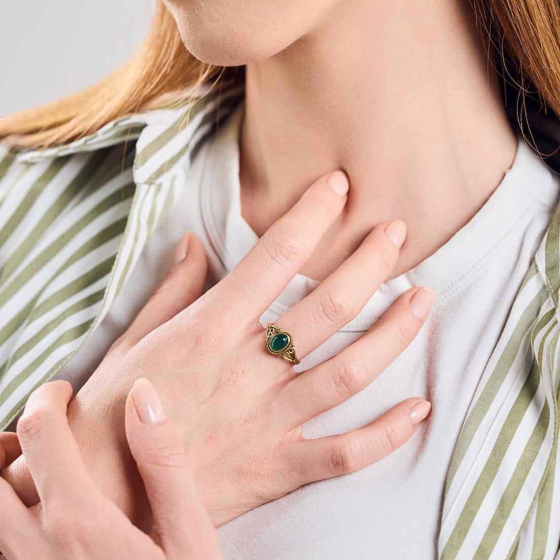 Grüner Onyx Ring mit ovalem Stein verspielt gold handgemacht - Nooe UG