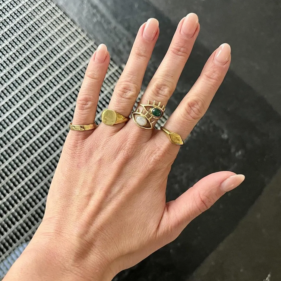 Schutz-Talisman Ring – Handgemachter Ring mit Mondstein & Evil Eye Symbol