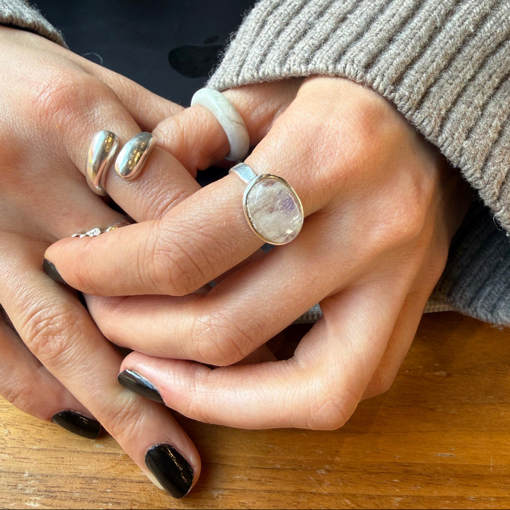 Großer Ovaler Mondstein Ring aus 925 Sterling Silber – Handgemacht | Nooe Berlin - Nooe UG