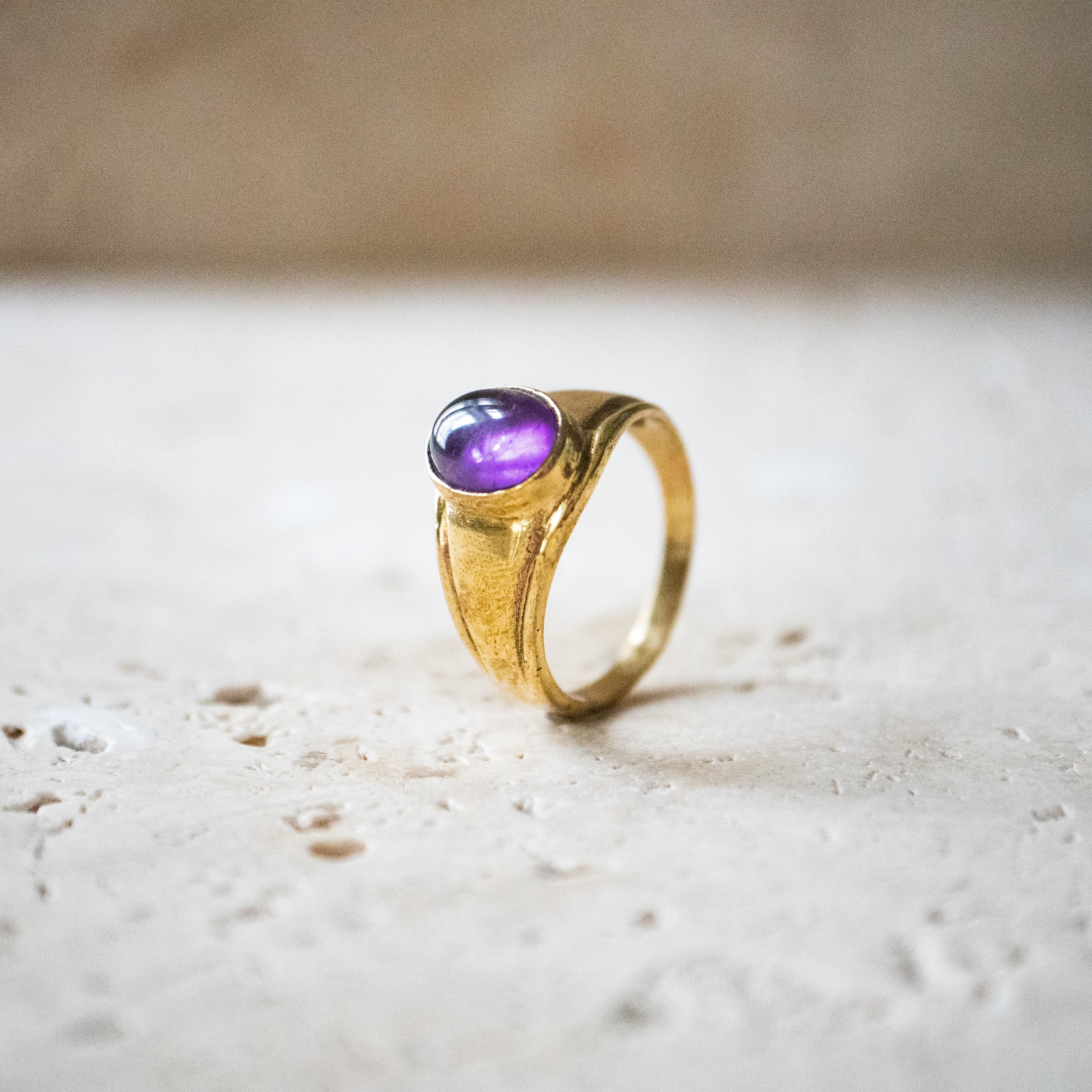 Siegelring mit ovalem Amethyst gold handgemacht - Nooe UG