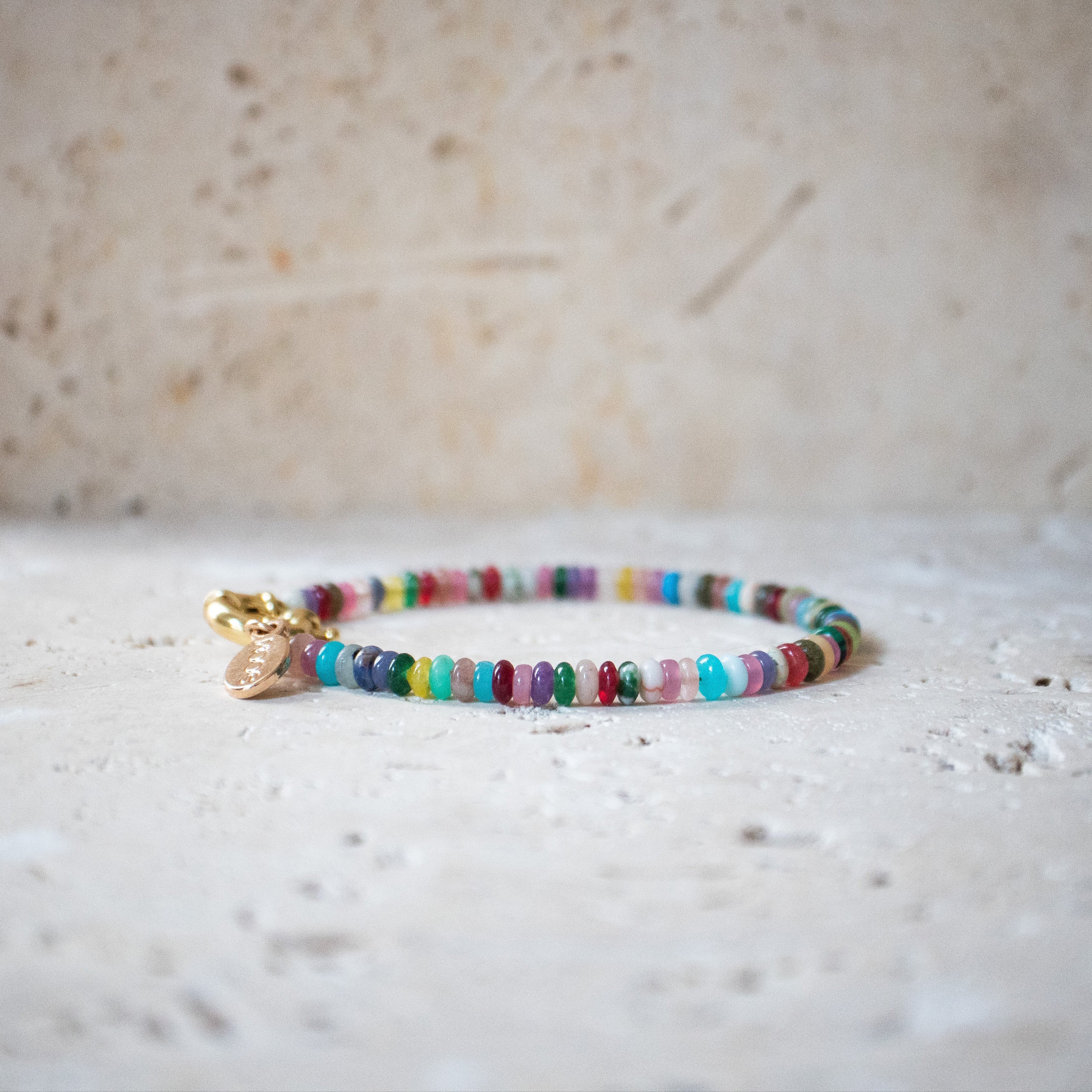 Regenbogen-Armband – Handgefertigte Kette mit bunten Edelsteinen in vergoldet oder 925 Sterling Silber - Nooe UG