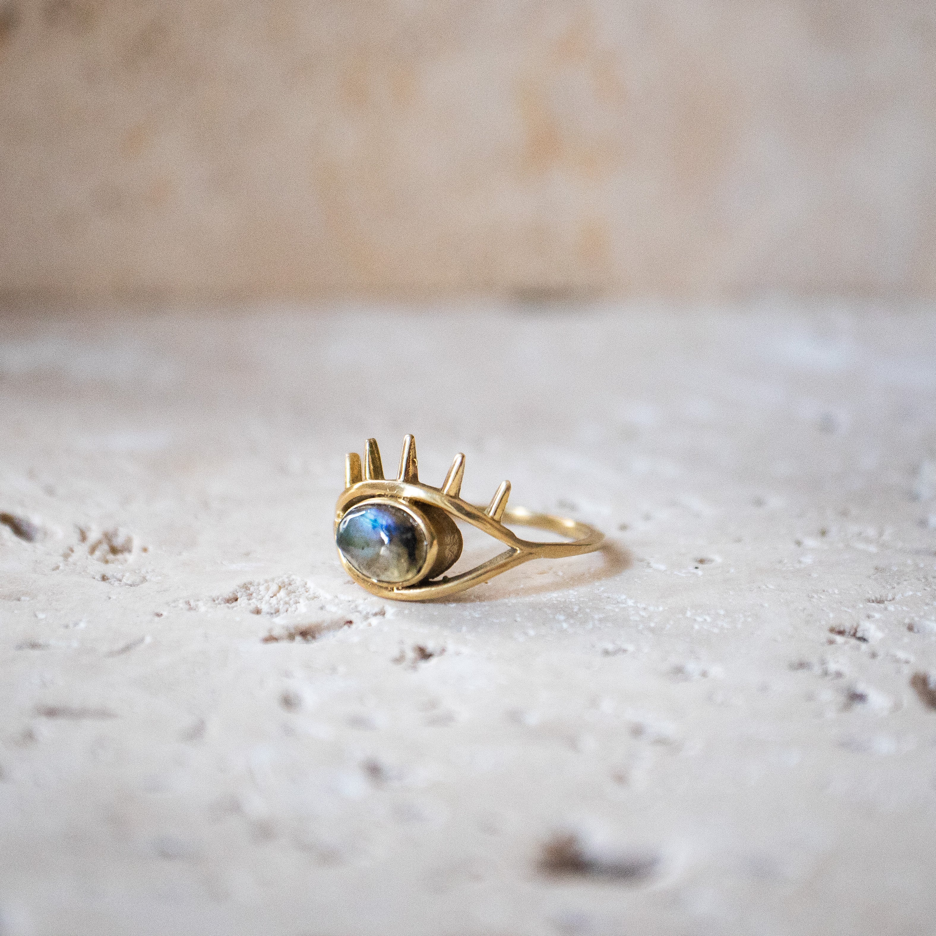 Ring mit ovalem Labradorit, Auge, Schutz Talisman Augenring gold, handgemacht evil eye - Nooe UG