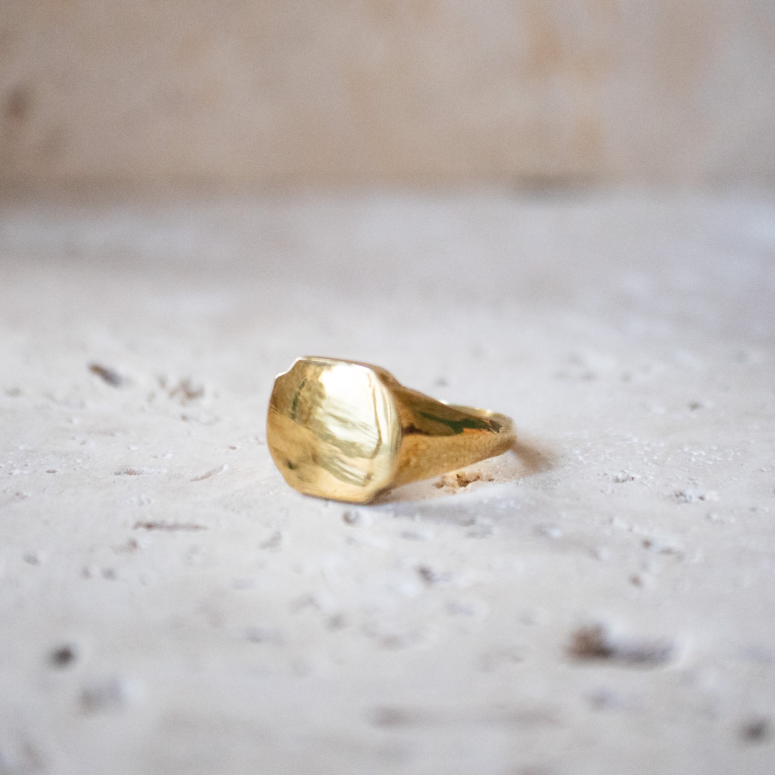 Goldener Siegelring | Eckig, Handgemacht und Verziert - Nooe UG