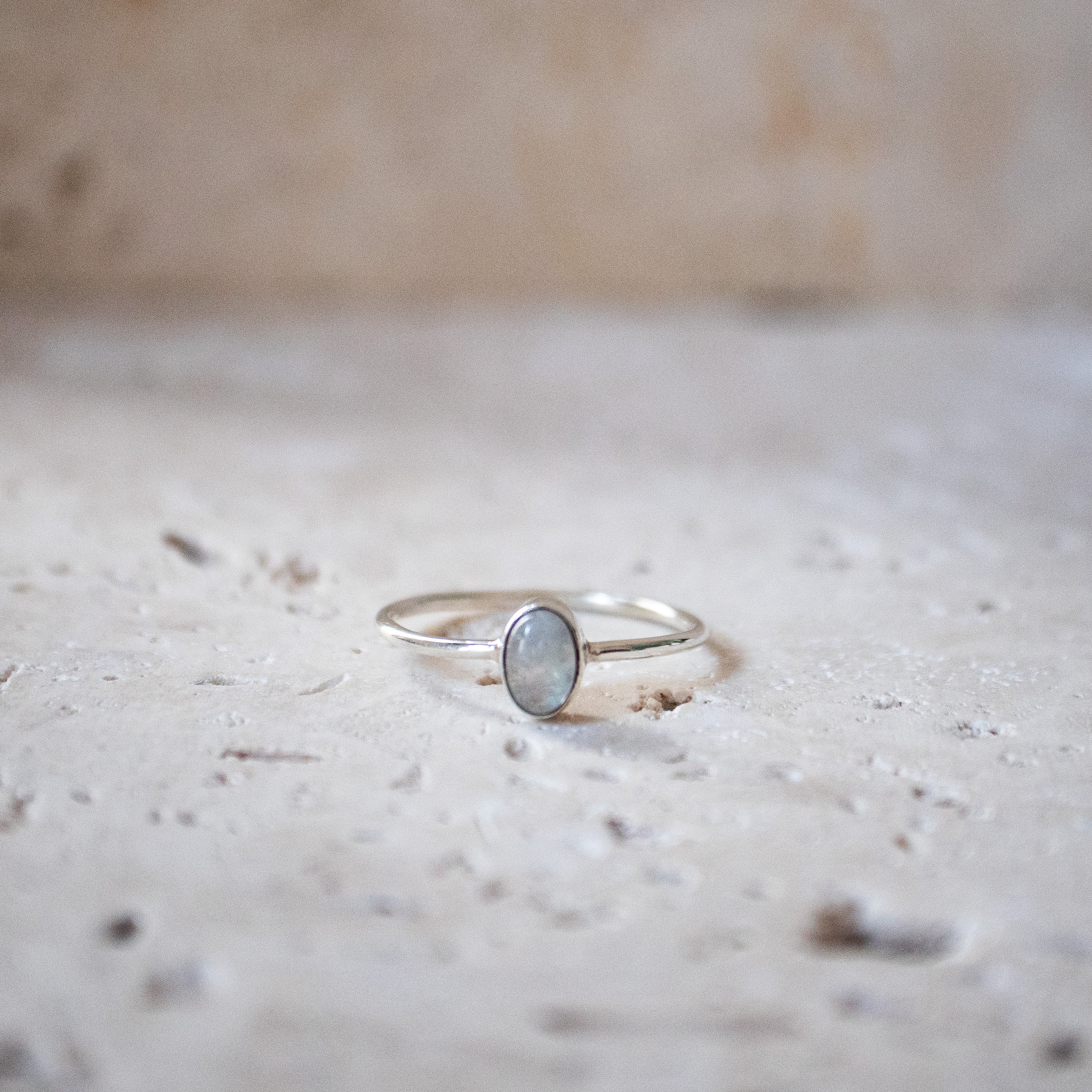 Feiner Mondstein Ring mit ovalem Stein 925 Sterling Silber handgemacht - Nooe UG