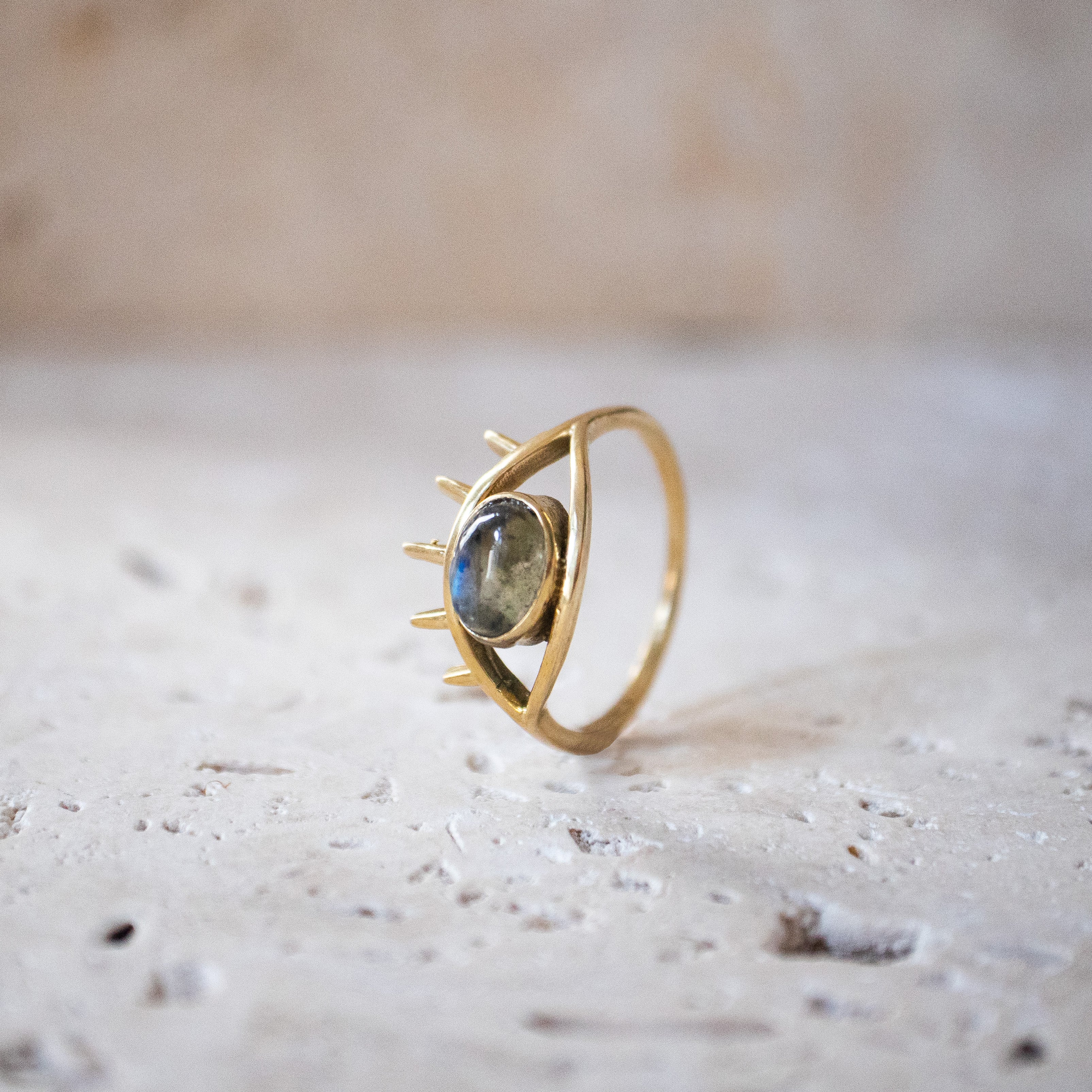 Ring mit ovalem Labradorit, Auge, Schutz Talisman Augenring gold, handgemacht evil eye - Nooe UG
