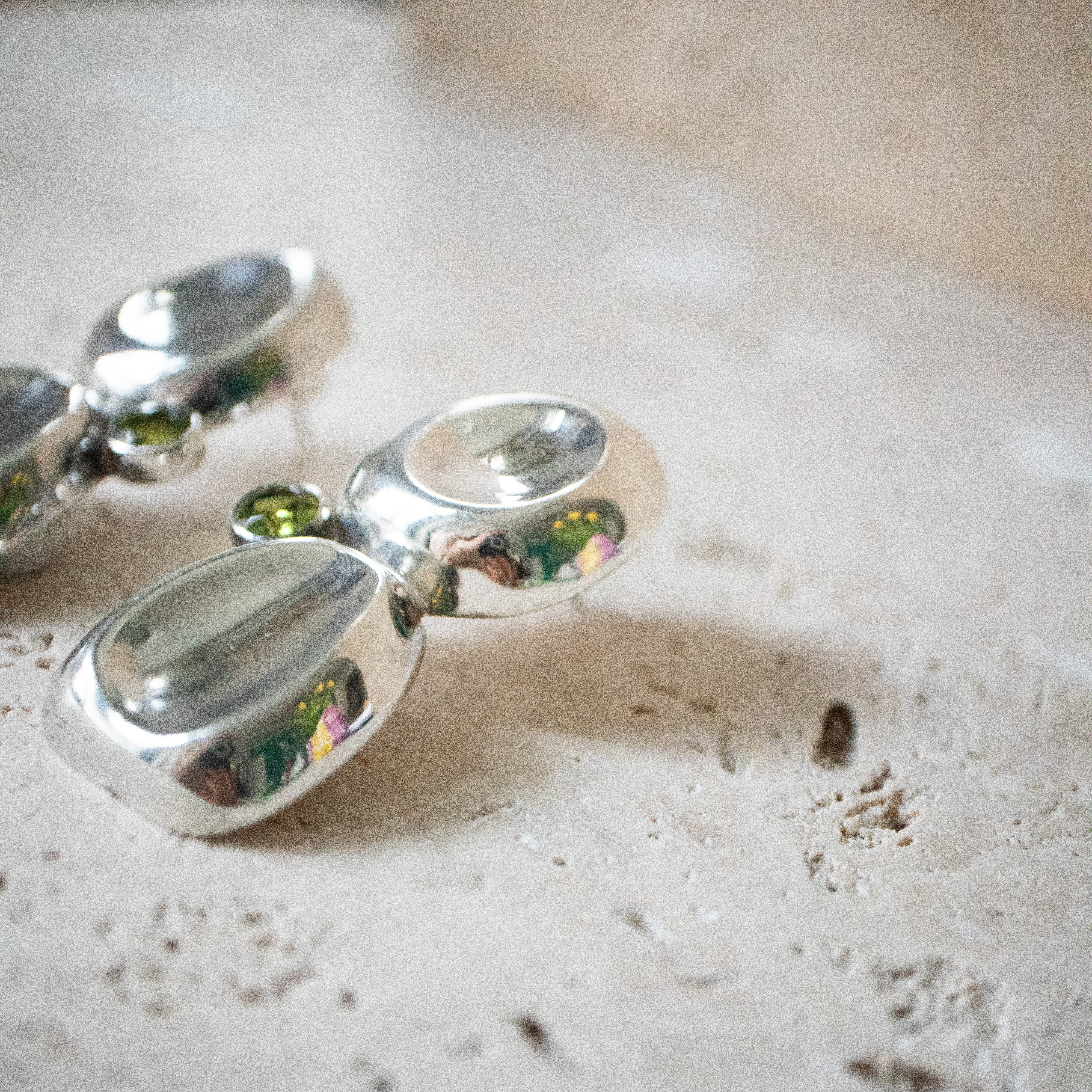 Große Chunky Ohrringe Stecker aus 925 Sterling Silber mit Peridot – Grüner Statement Stein - Nooe UG