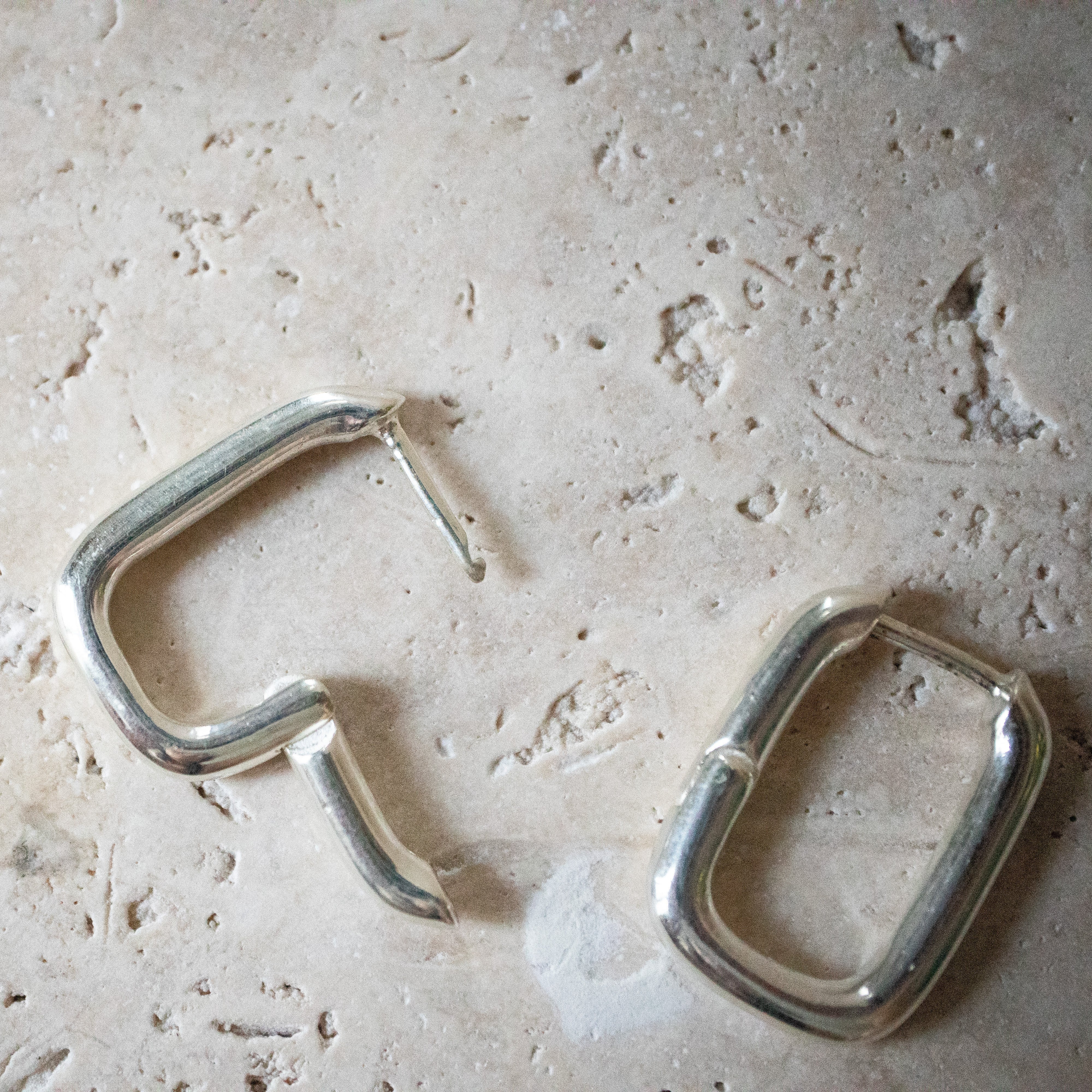 Eckige Creolen Huggies Ohrringe aus 925 Sterling Silber - Nooe UG