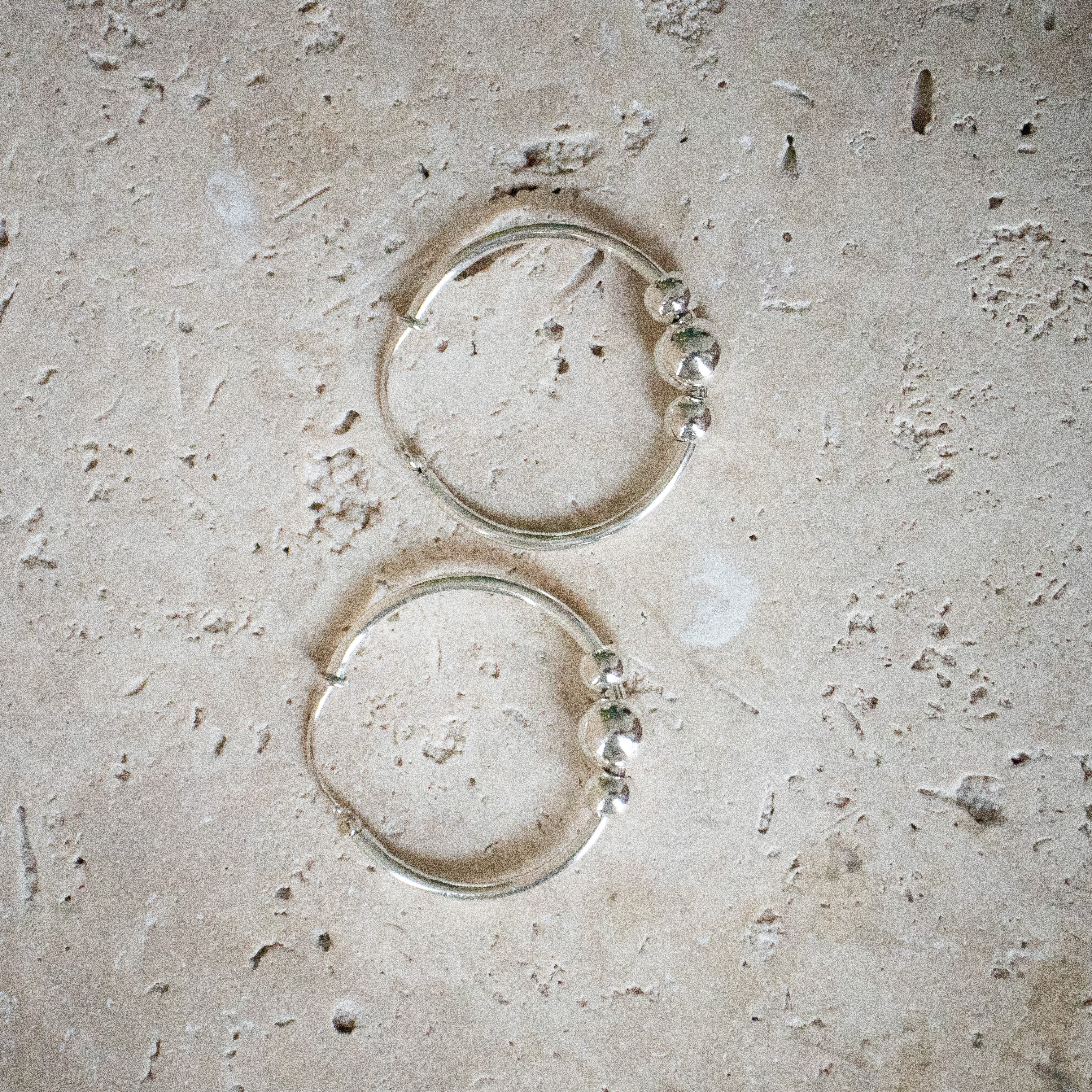 Creolen 3cm Ohrringe aus 925 Sterling Silber mit beweglichen Kugeln - Nooe UG