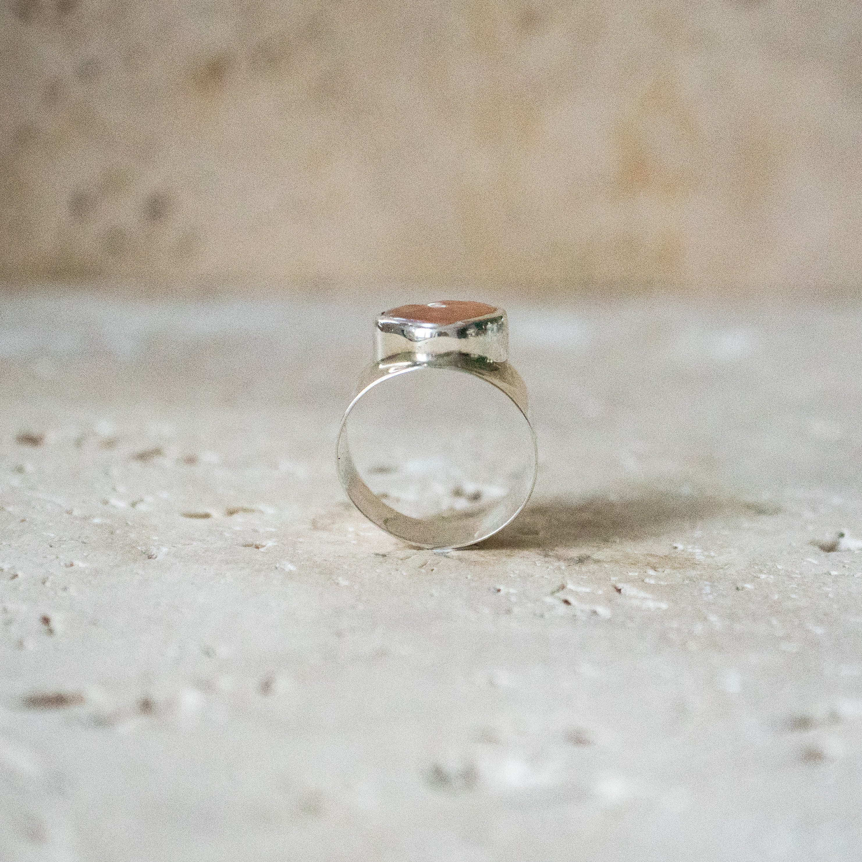 Breiter Siegelring mit Herz aus 925 Sterling Silber mit natürlicher Süßwasserperle - Nooe UG