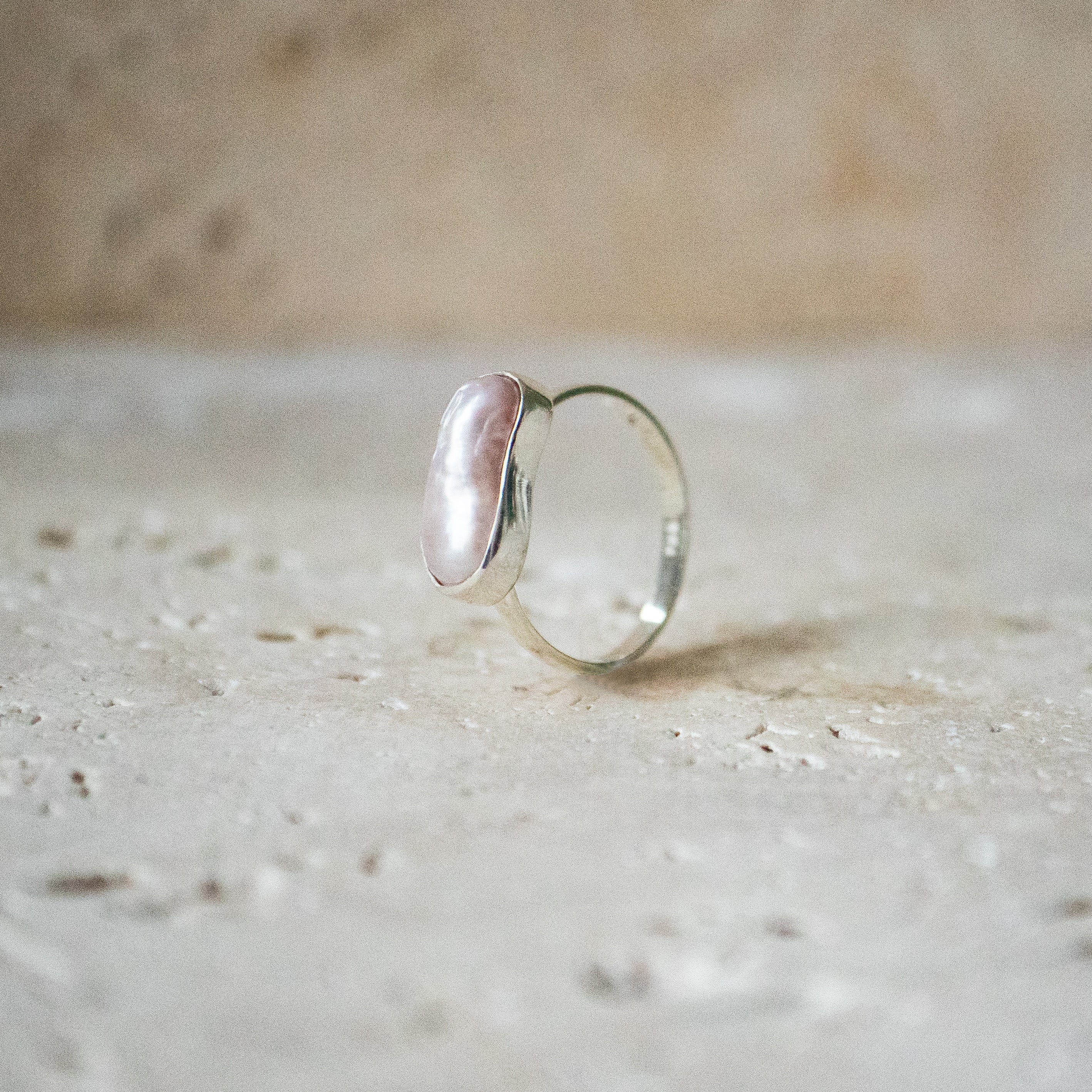 Zarter Statement-Ring aus 925 Sterling Silber mit rosa Süßwasserperle - Nooe UG