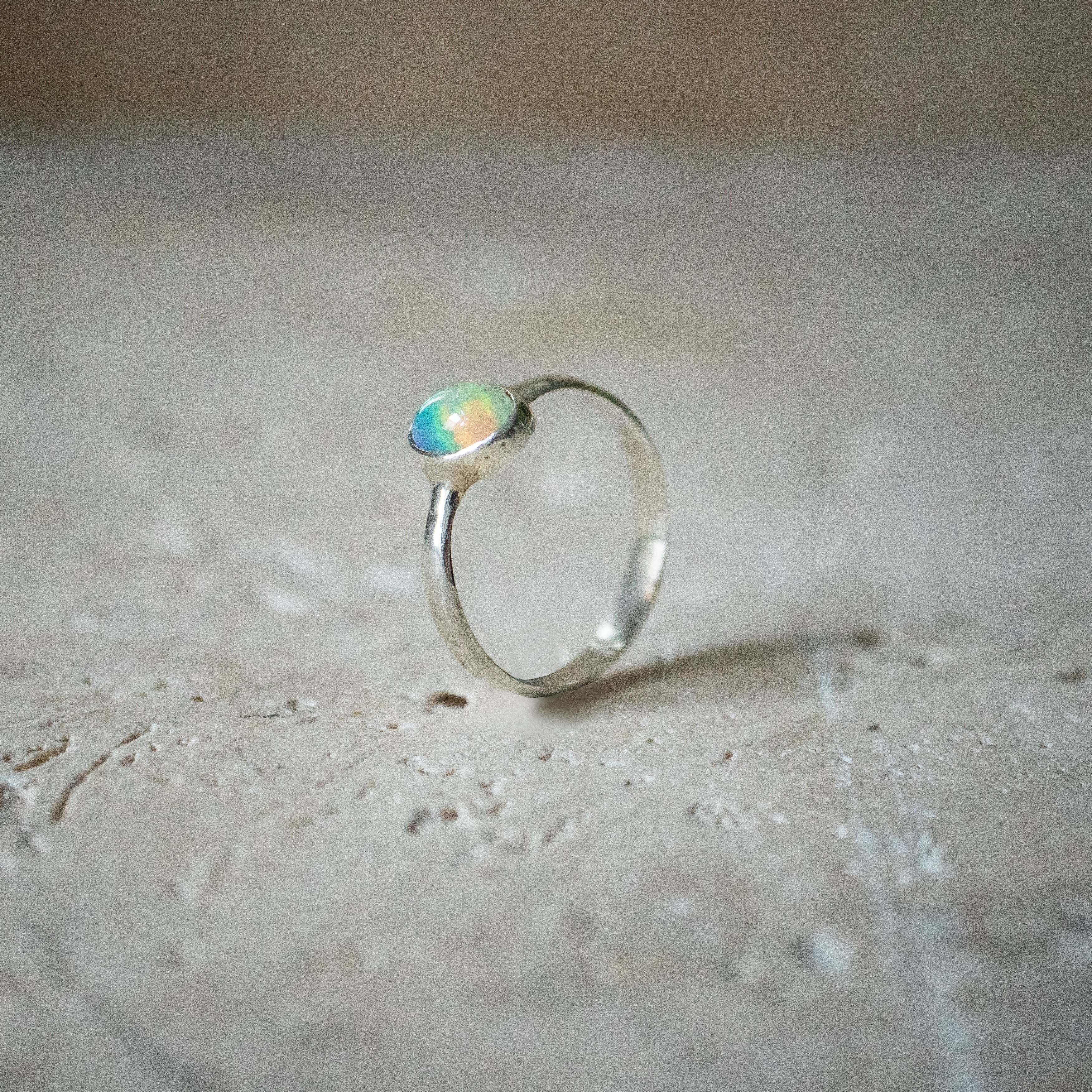 Ring aus 925 Sterling Silber mit natürlichem äthiopischen Opal - Nooe UG