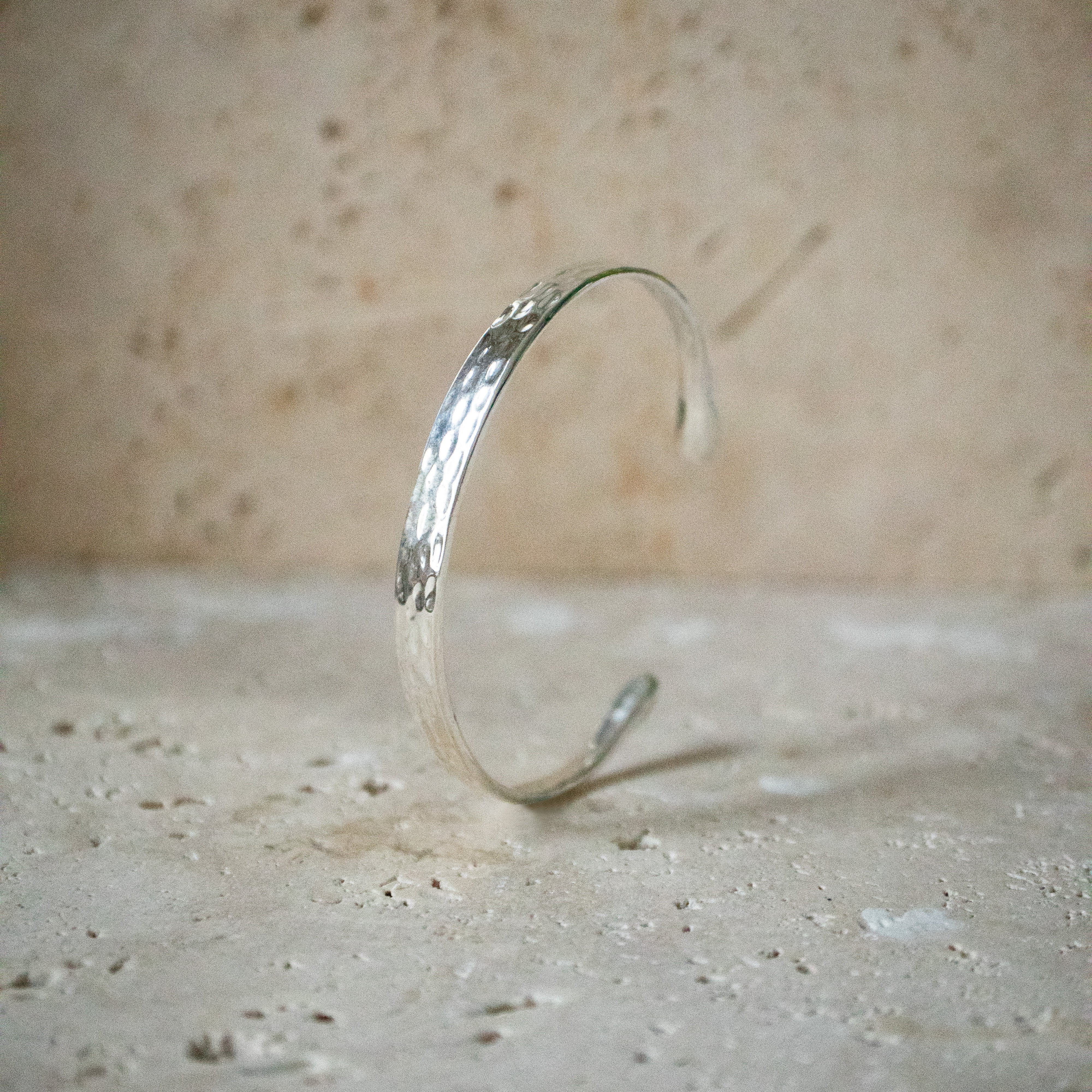 Breiter Armreif gehämmert 925 Sterling Silber verstellbar arm cuff - Nooe UG