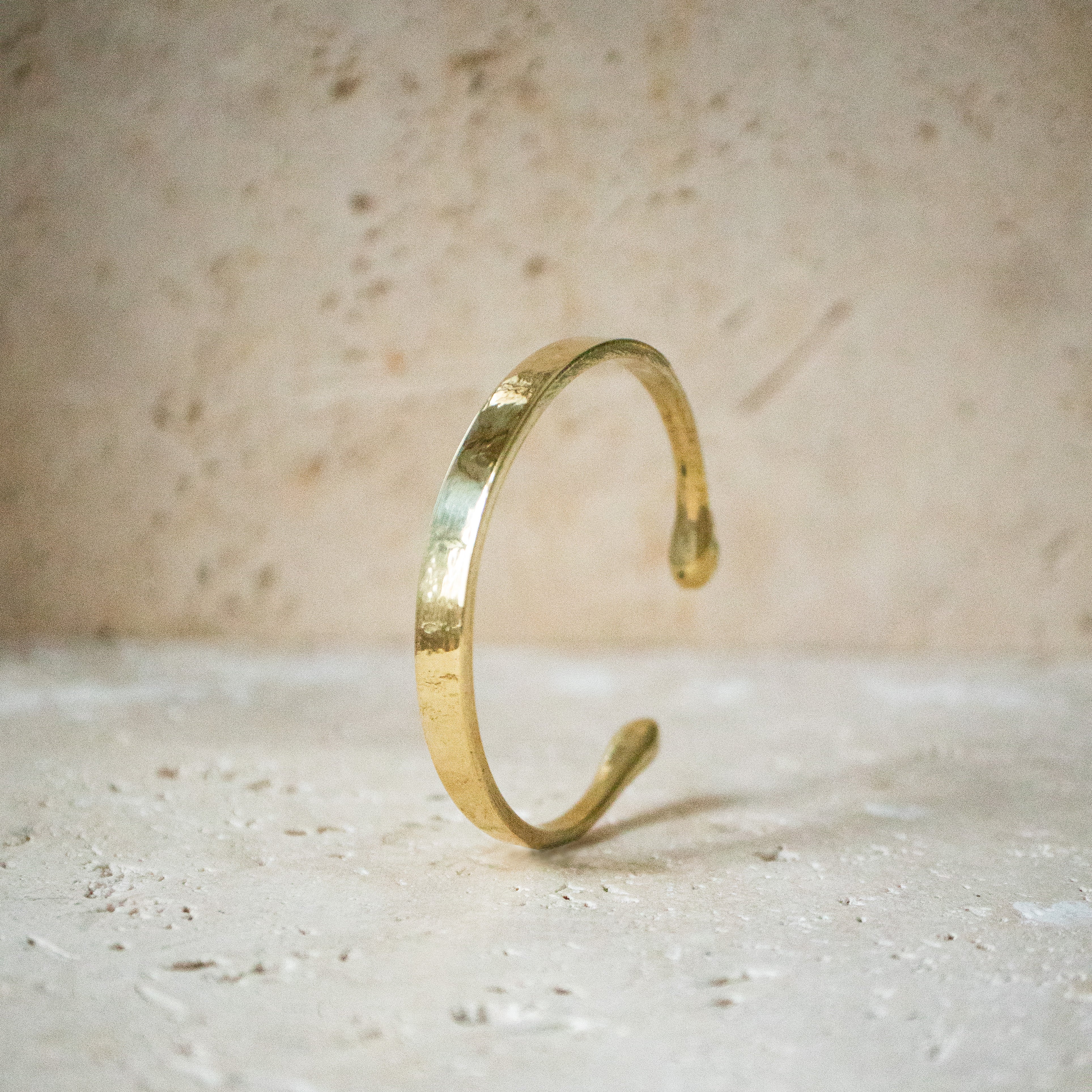 Breiter Armreif offen handgemacht gold - arm cuff - Nooe UG