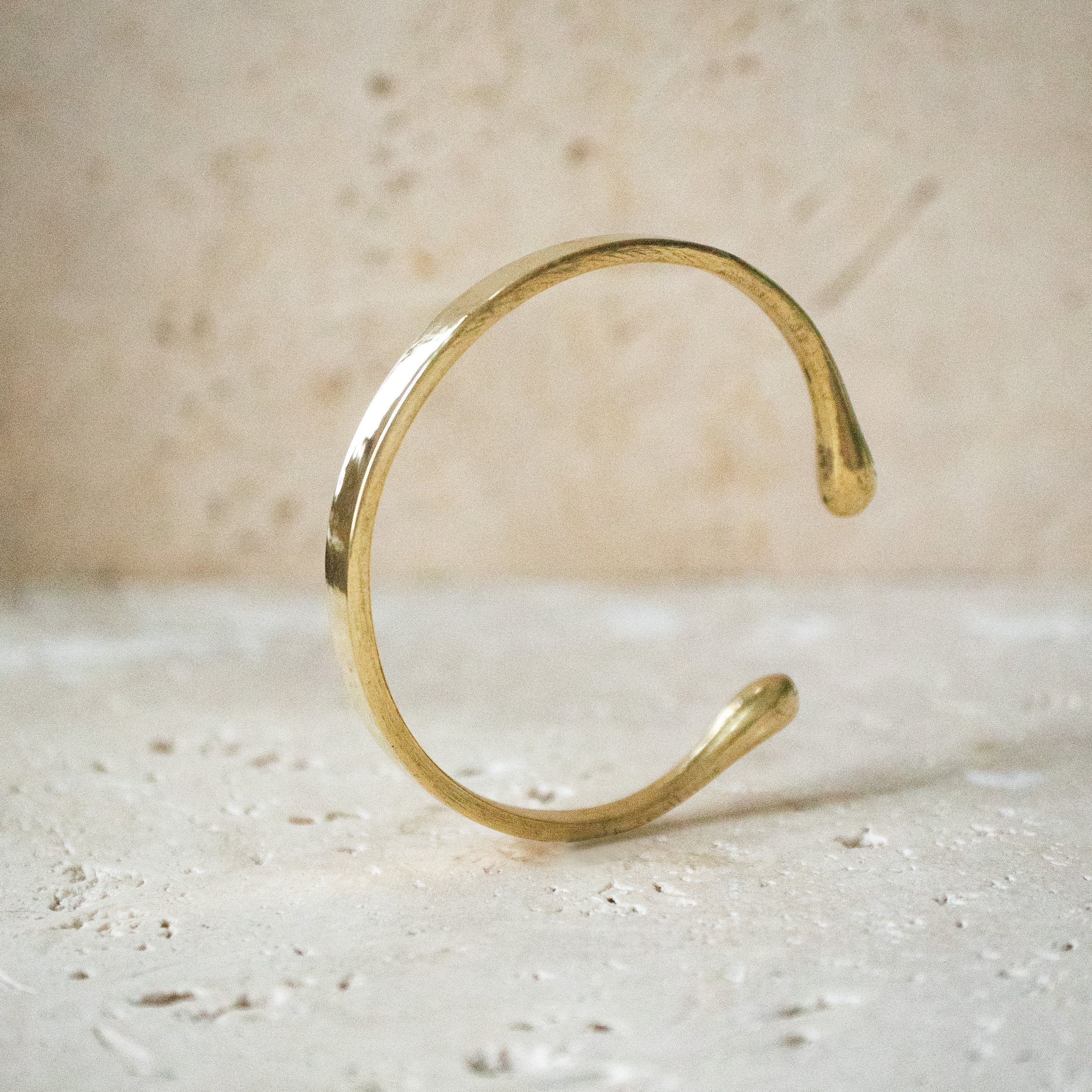 Breiter Armreif offen handgemacht gold - arm cuff - Nooe UG