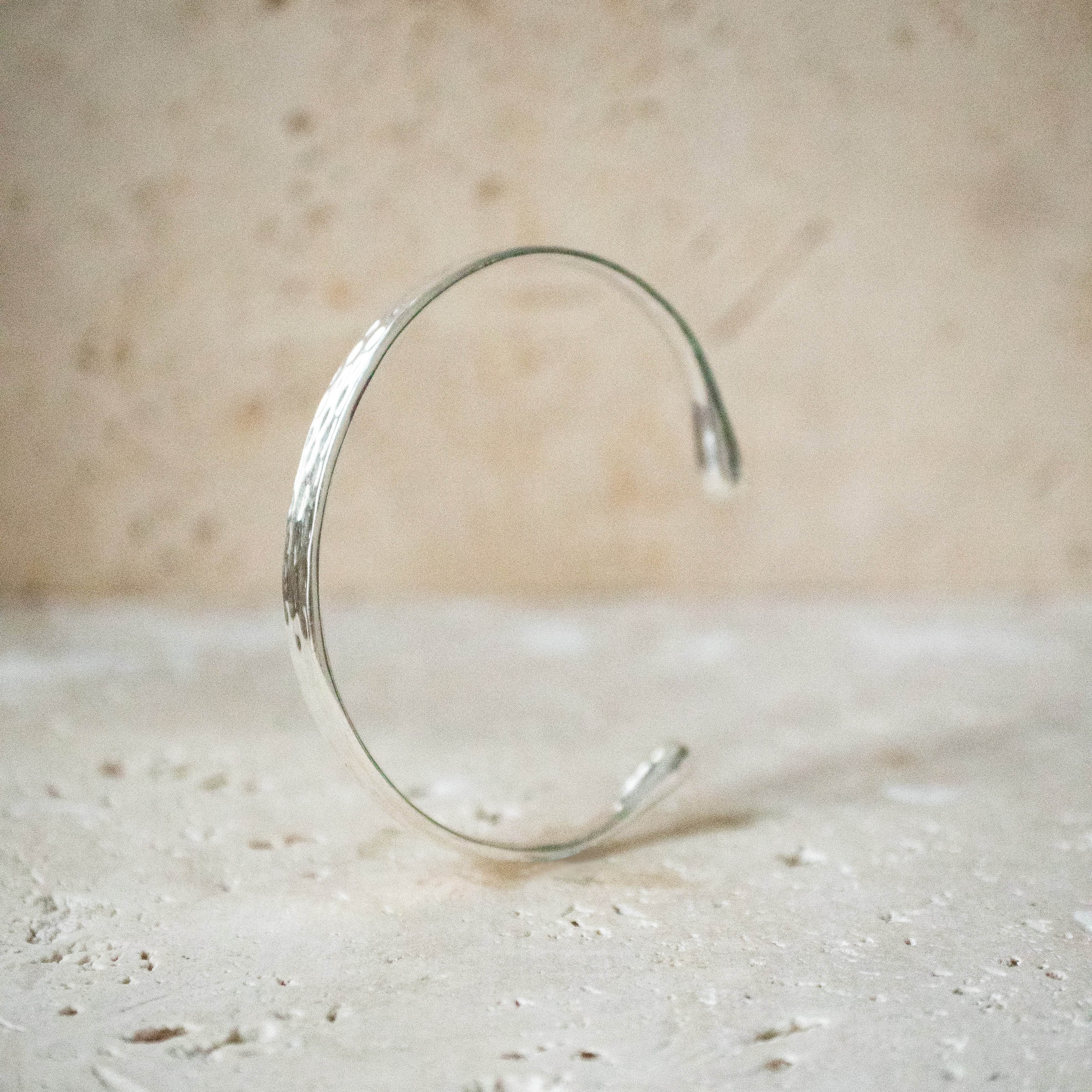 Breiter Armreif gehämmert 925 Sterling Silber verstellbar arm cuff - Nooe UG