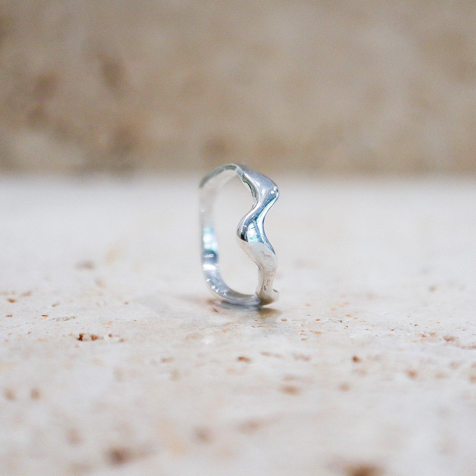 Asymmetrischer Ring „Melting“ aus 925 Sterling Silber - Nooe UG