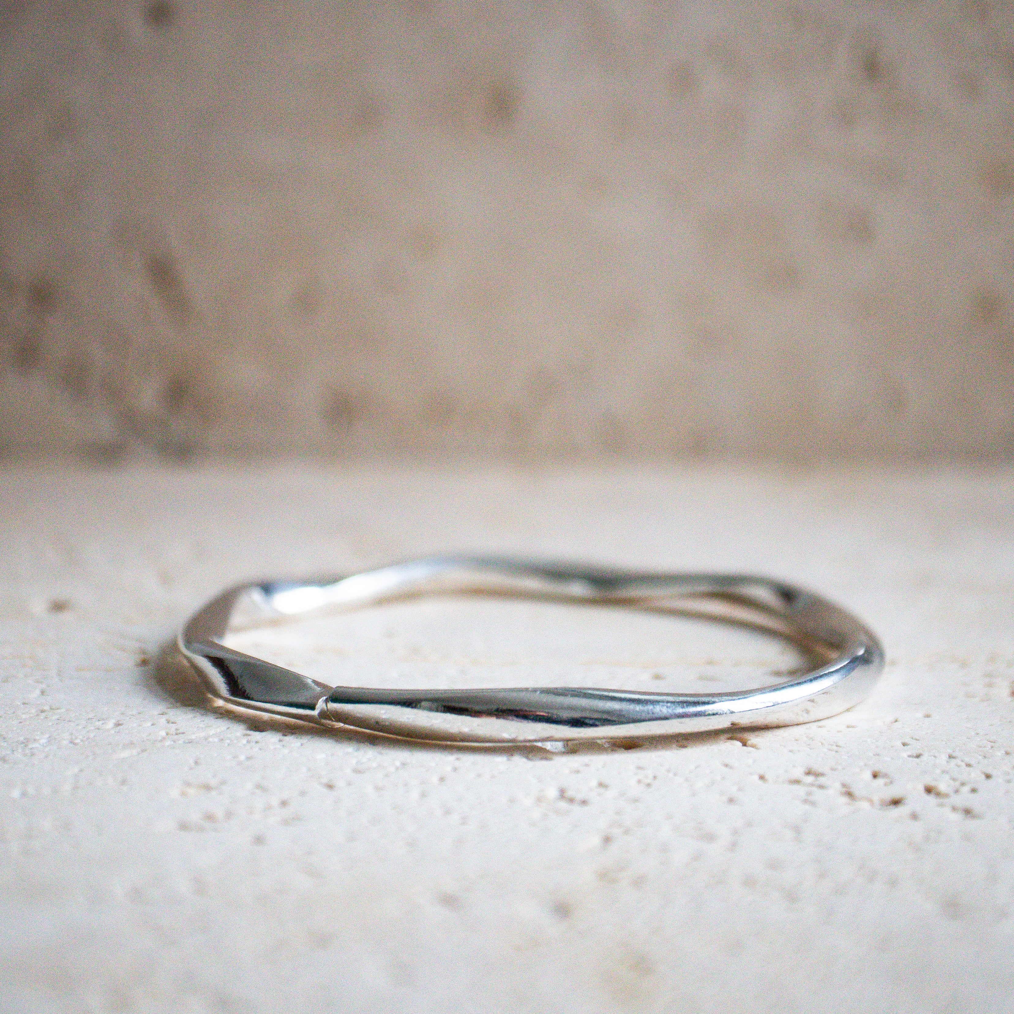 Handgemachter gedrehter Armreif aus Sterling Silber – offener runder Schmuck