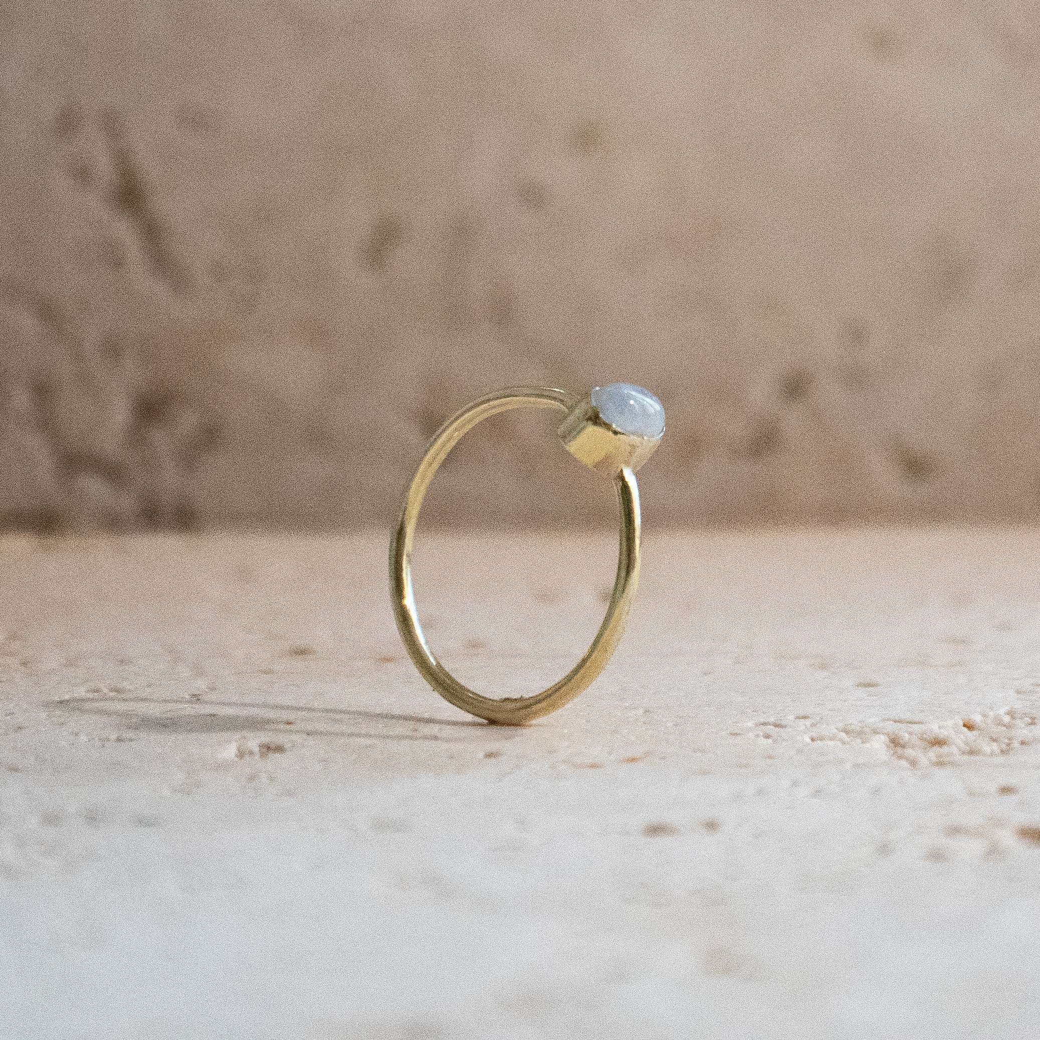 Weißer ovaler zierlicher Mondsteinring - Nooe UG