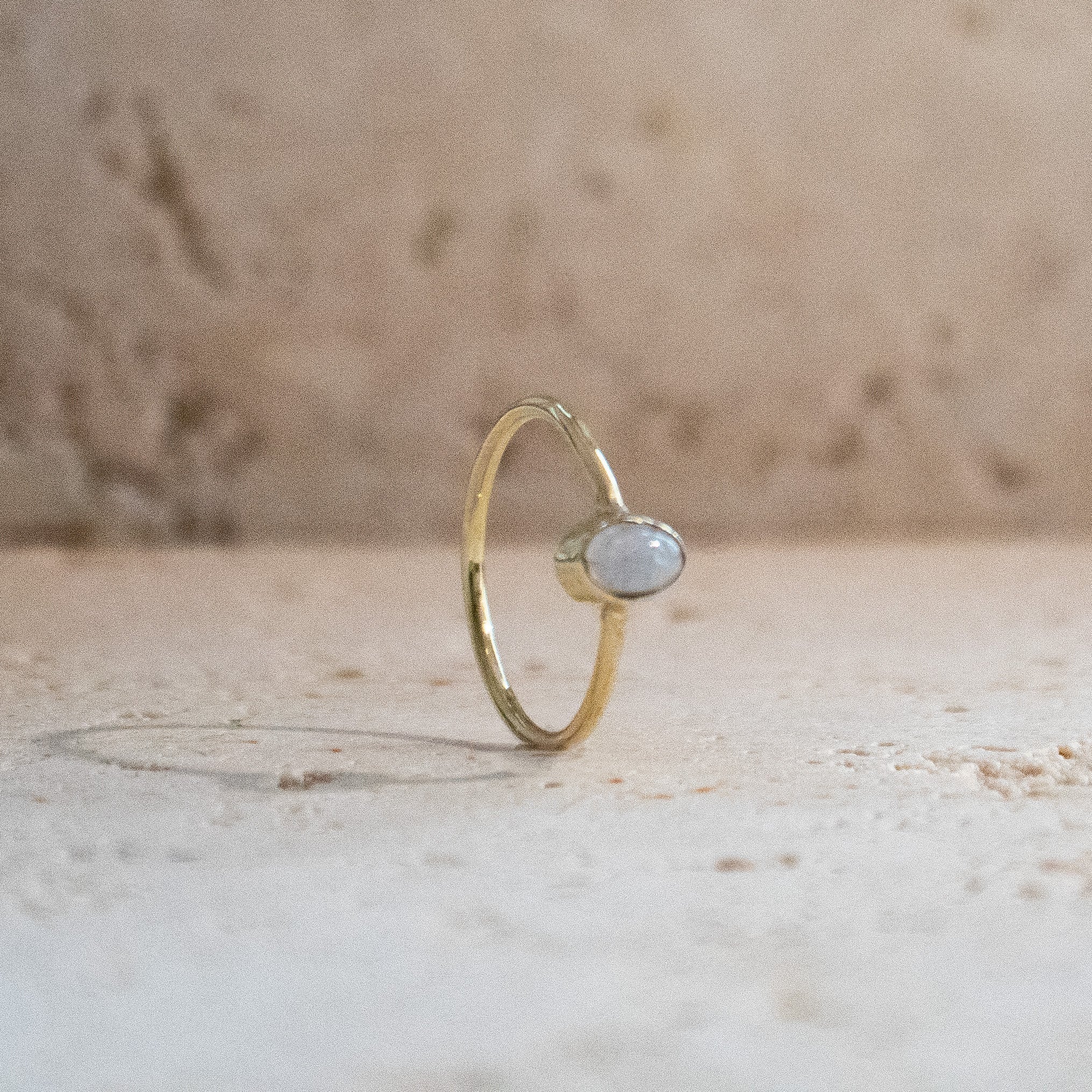 Weißer ovaler zierlicher Mondsteinring - Nooe UG