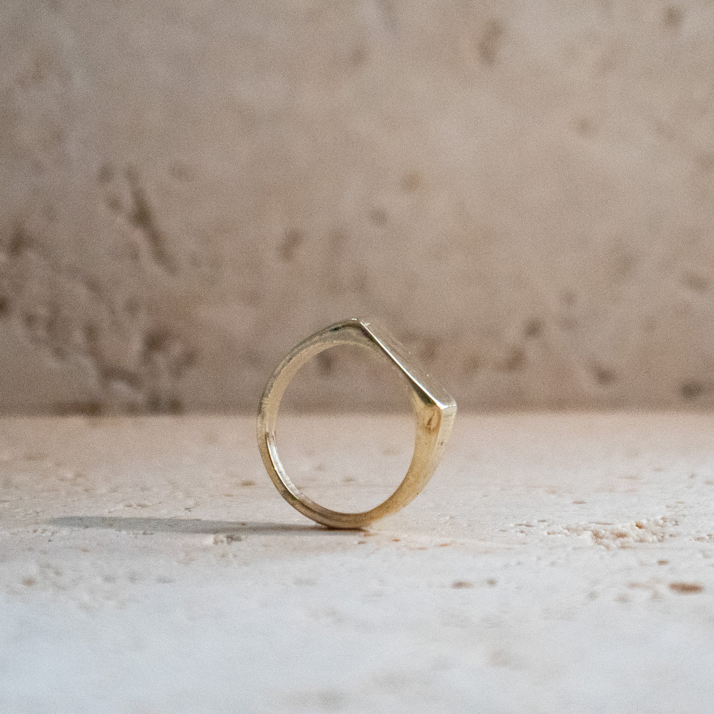 Schlichter bar Riegel Siegelring gold handgemacht