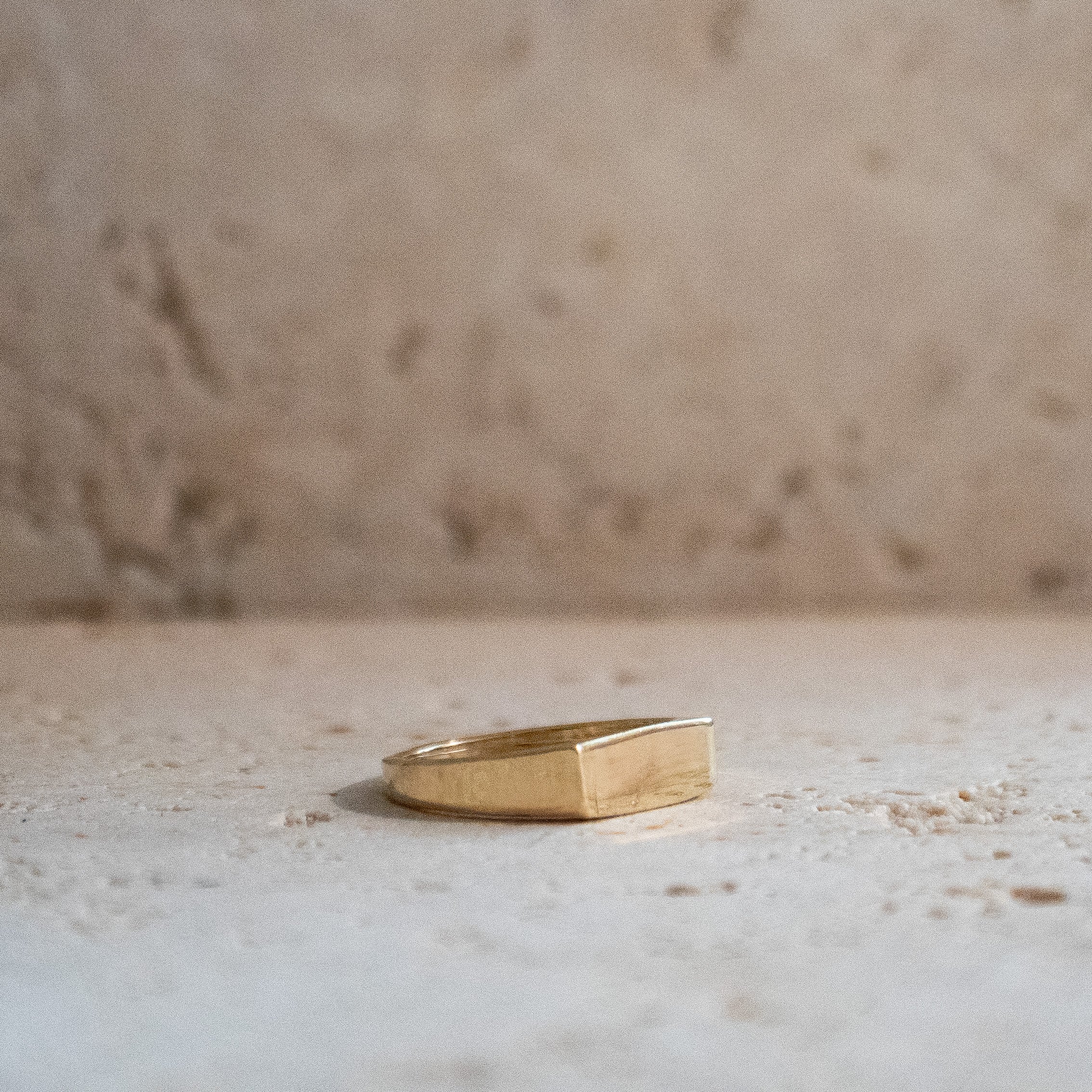 Schlichter bar Riegel Siegelring gold handgemacht