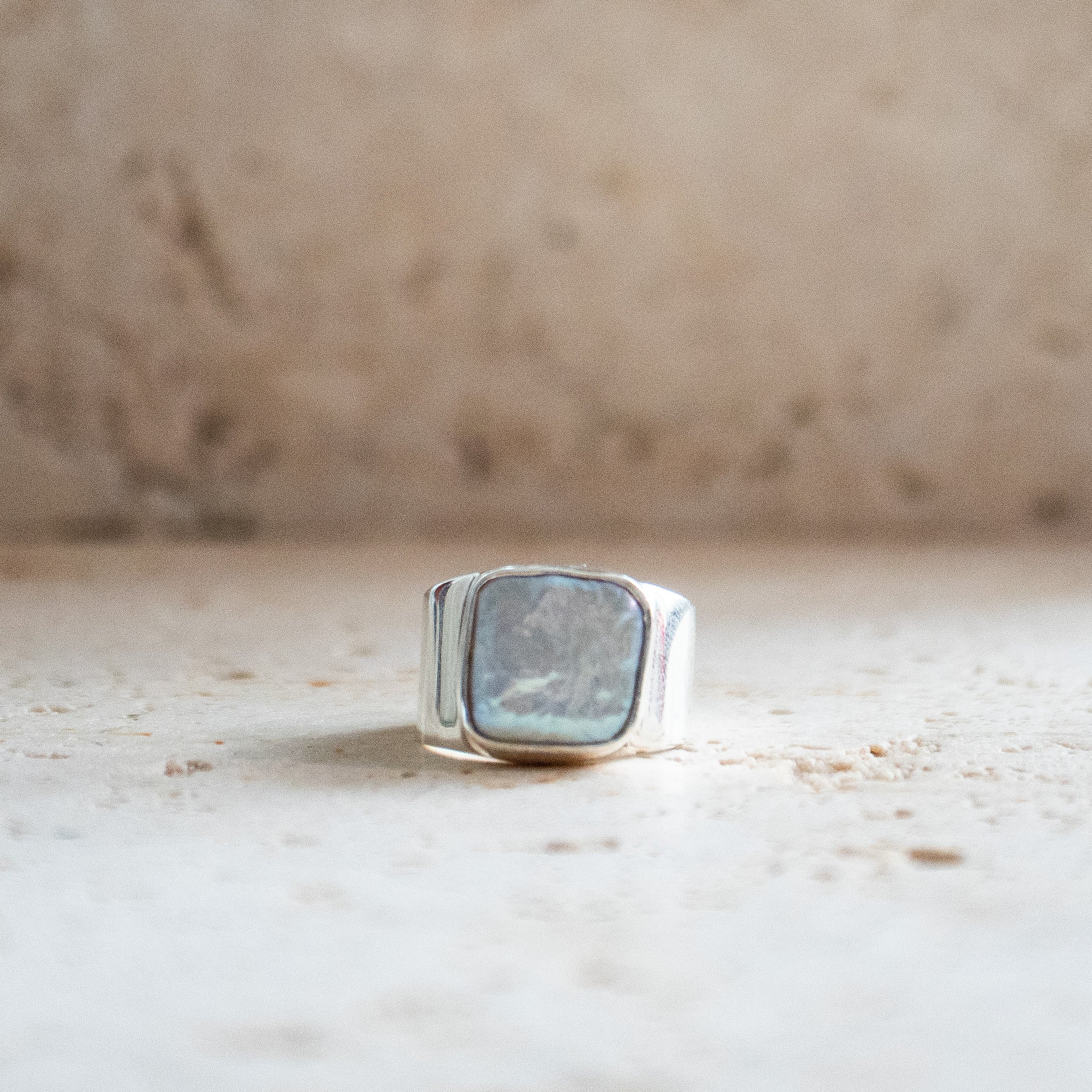 Breiter, quadratischer Siegelring aus 925 Sterling Silber mit natürlicher Süßwasserperle