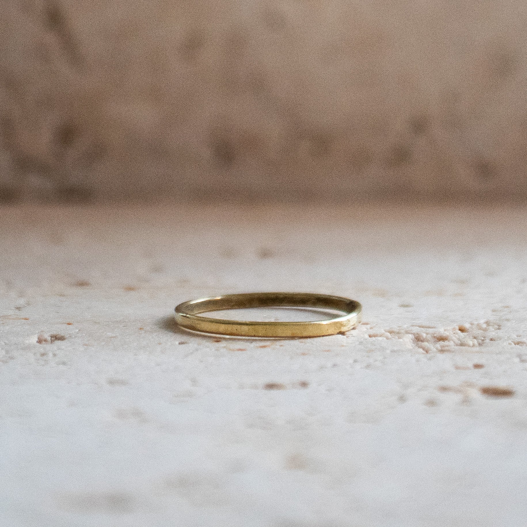 Bague délicate, délicate et fine en laiton doré fait à la main