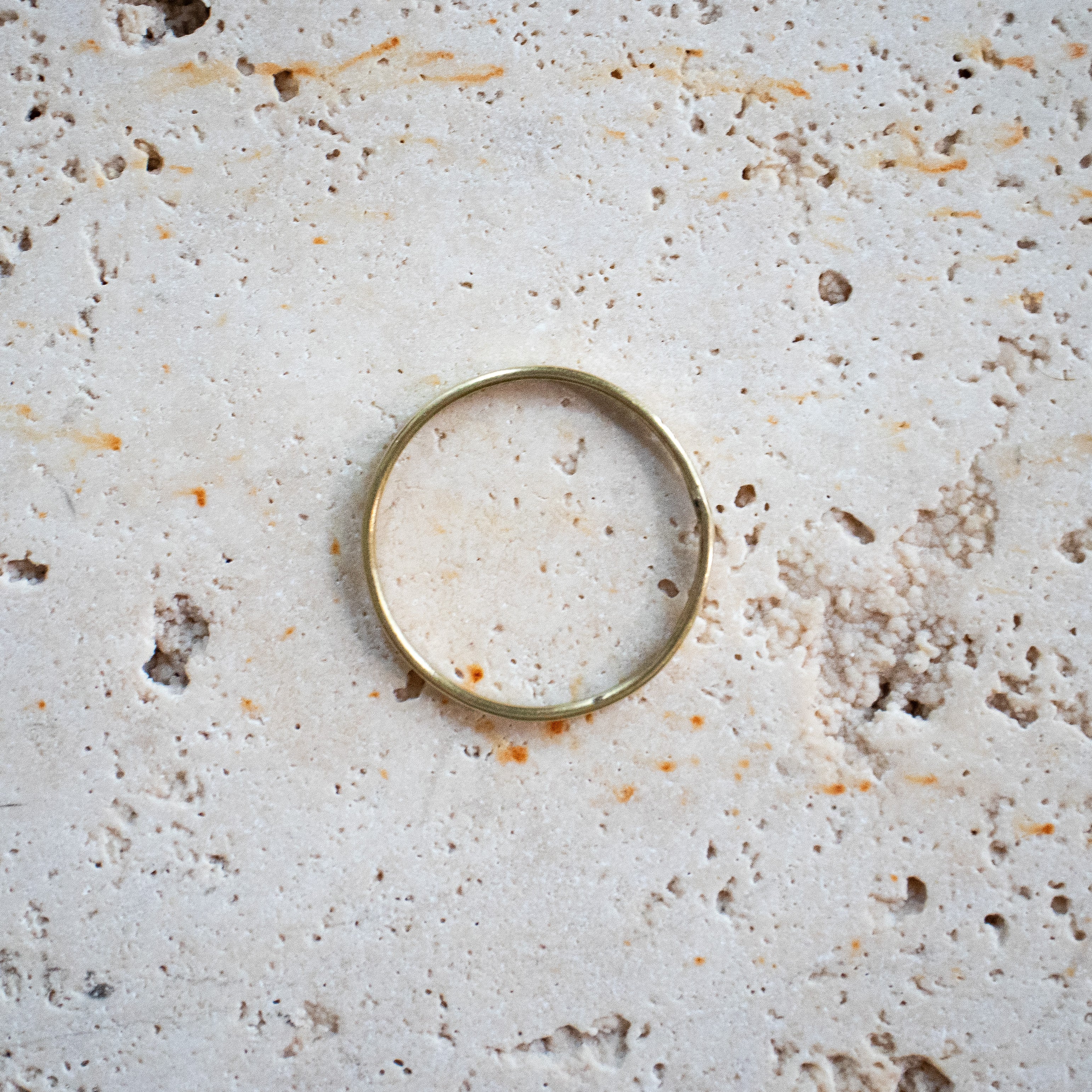 Bague délicate, délicate et fine en laiton doré fait à la main