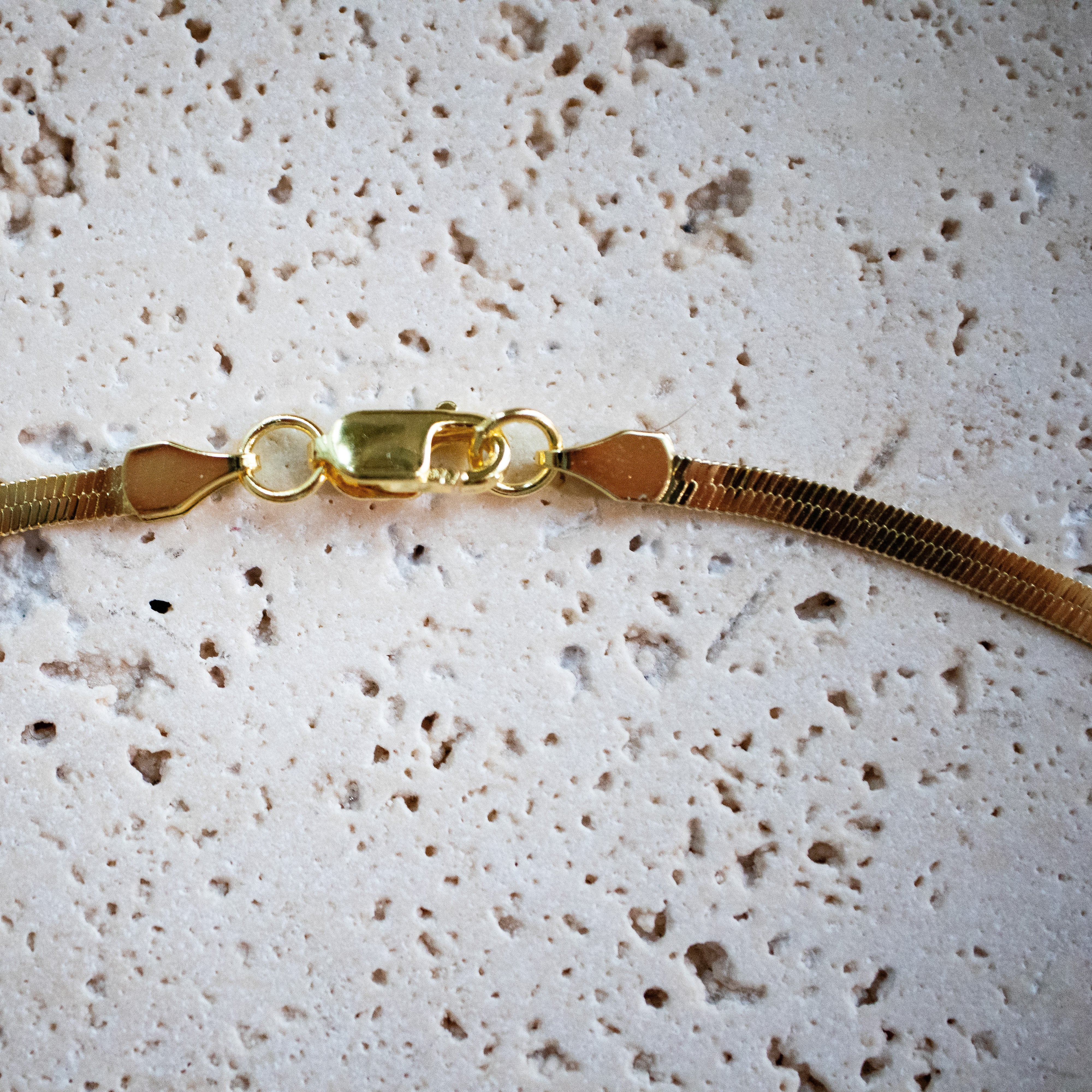 Feine Herringbone Fischgrät Kette vergoldet - Halskette Layering