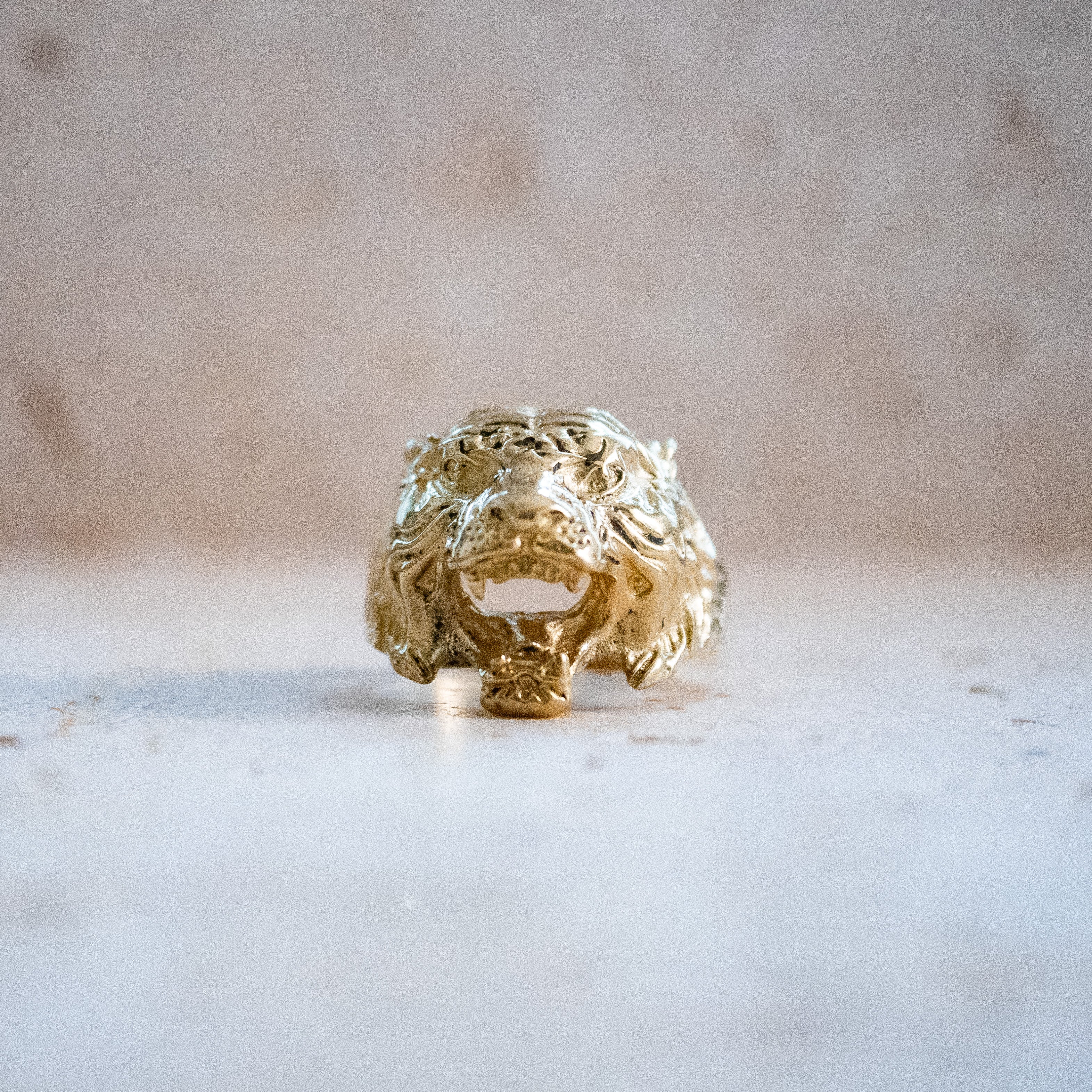 Tigerkopf Ring – Goldfarbenes, handgemachtes Statement-Piece