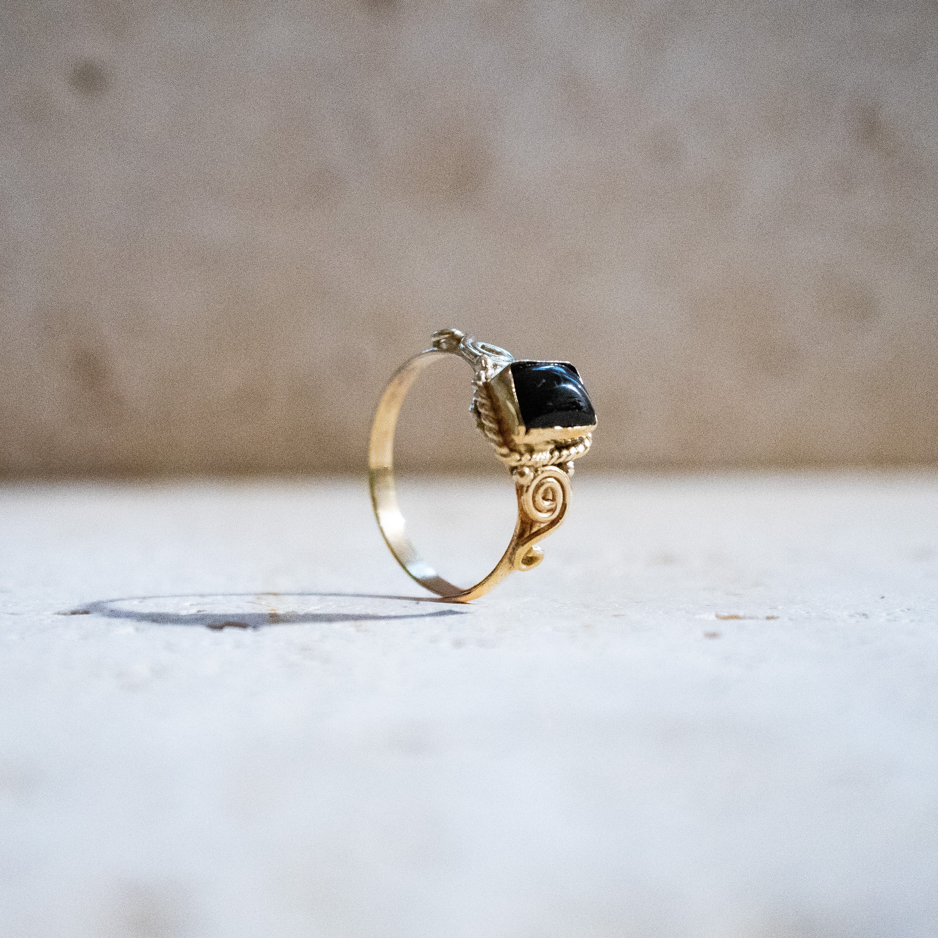 Black onyx ring square gold Art Nouveau
