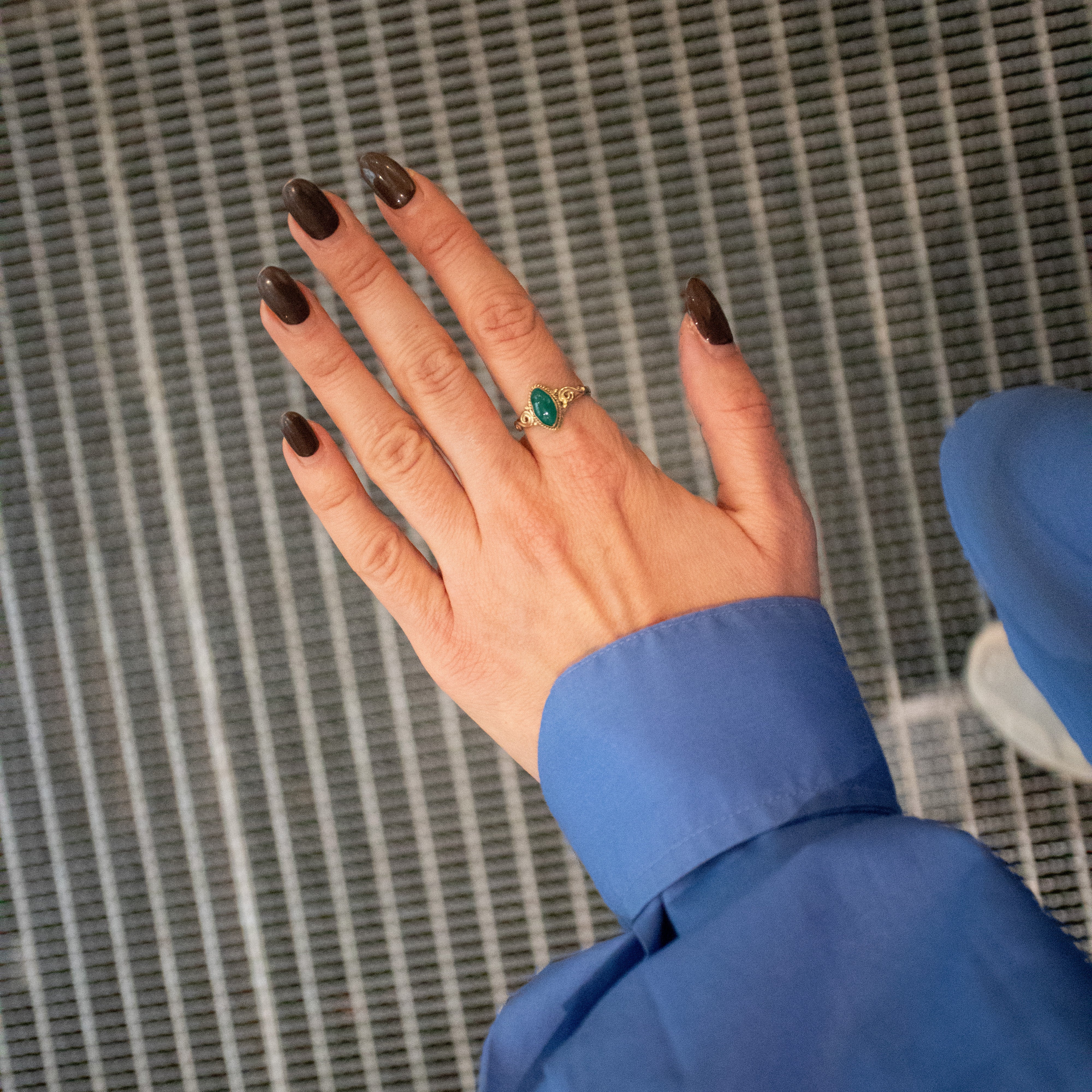 Grüner Onyx Ring – Ovaler, verspielter Messingring handgefertigt