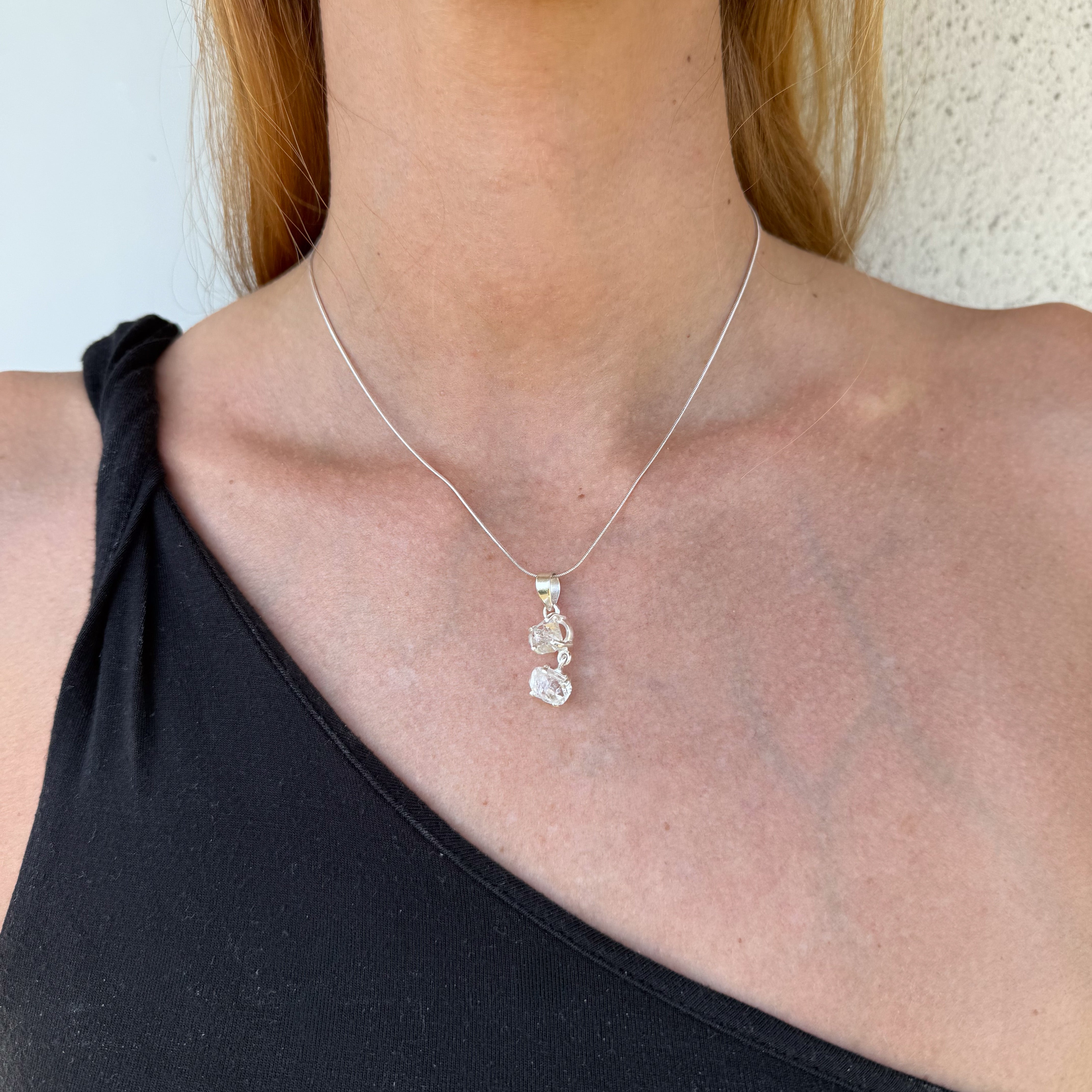 Bergkristall Kette – zwei rohe Bergkristalle, 925 Sterling Silber | NOOE Berlin