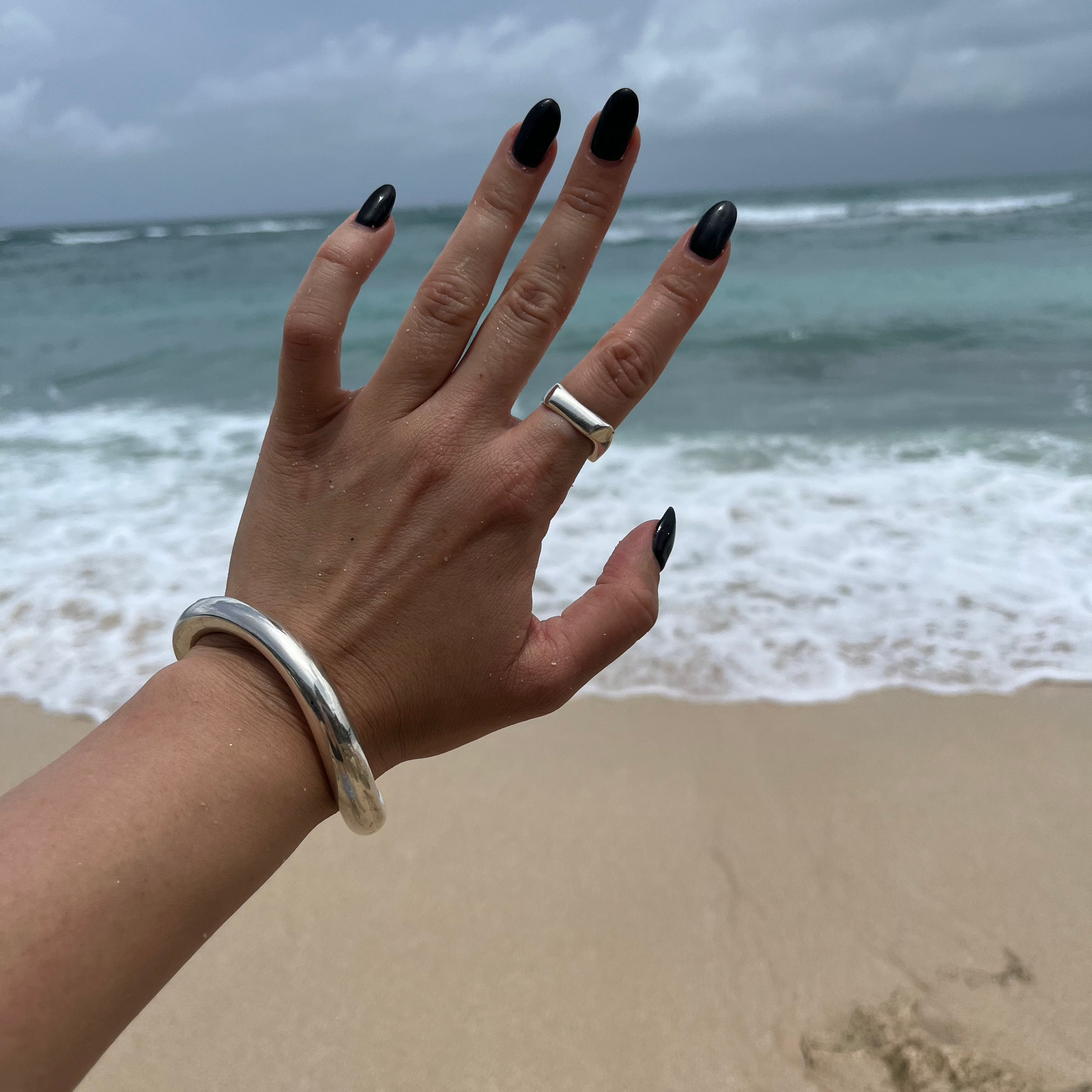 Breiter Handgemachter Armreif aus 925 Sterling Silber – Rundes Design - Nooe UG