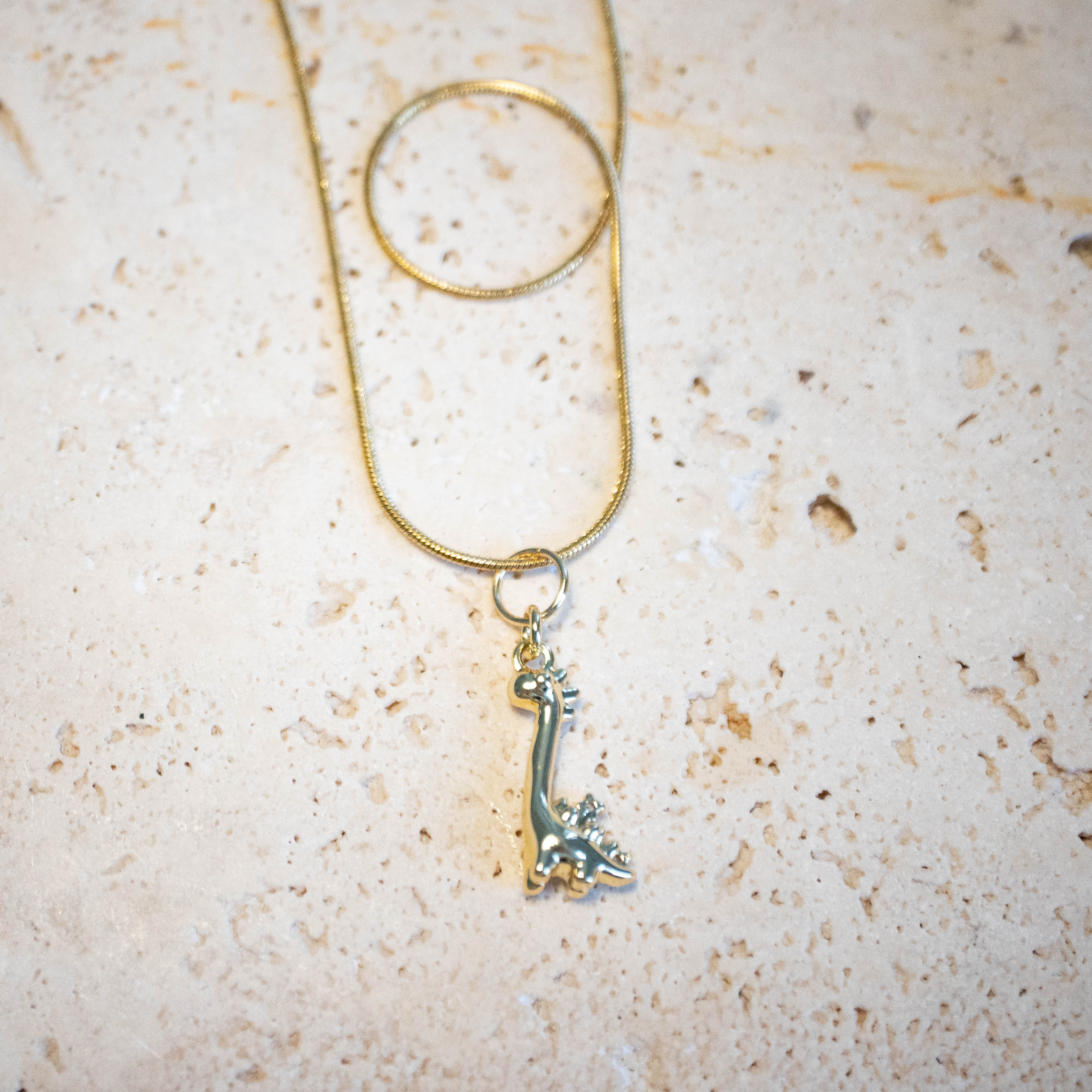 ready. Dinosaurier Kette Langhals vergoldet Edelstahl | Nooe Berlin - Nooe UG