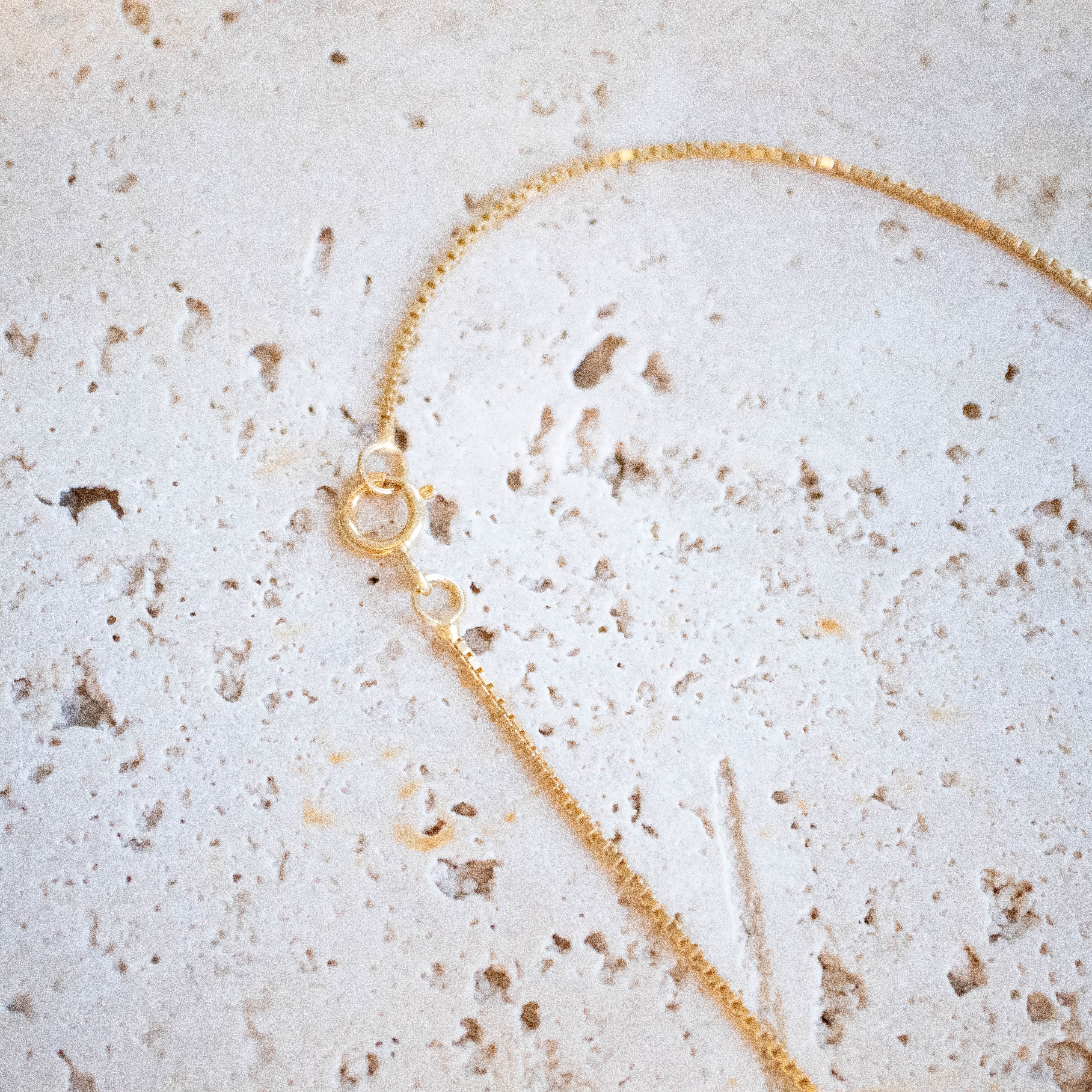 ++ Zarte 925 Silber vergoldete Kette mit mini Süßwasserperle - Nooe UG