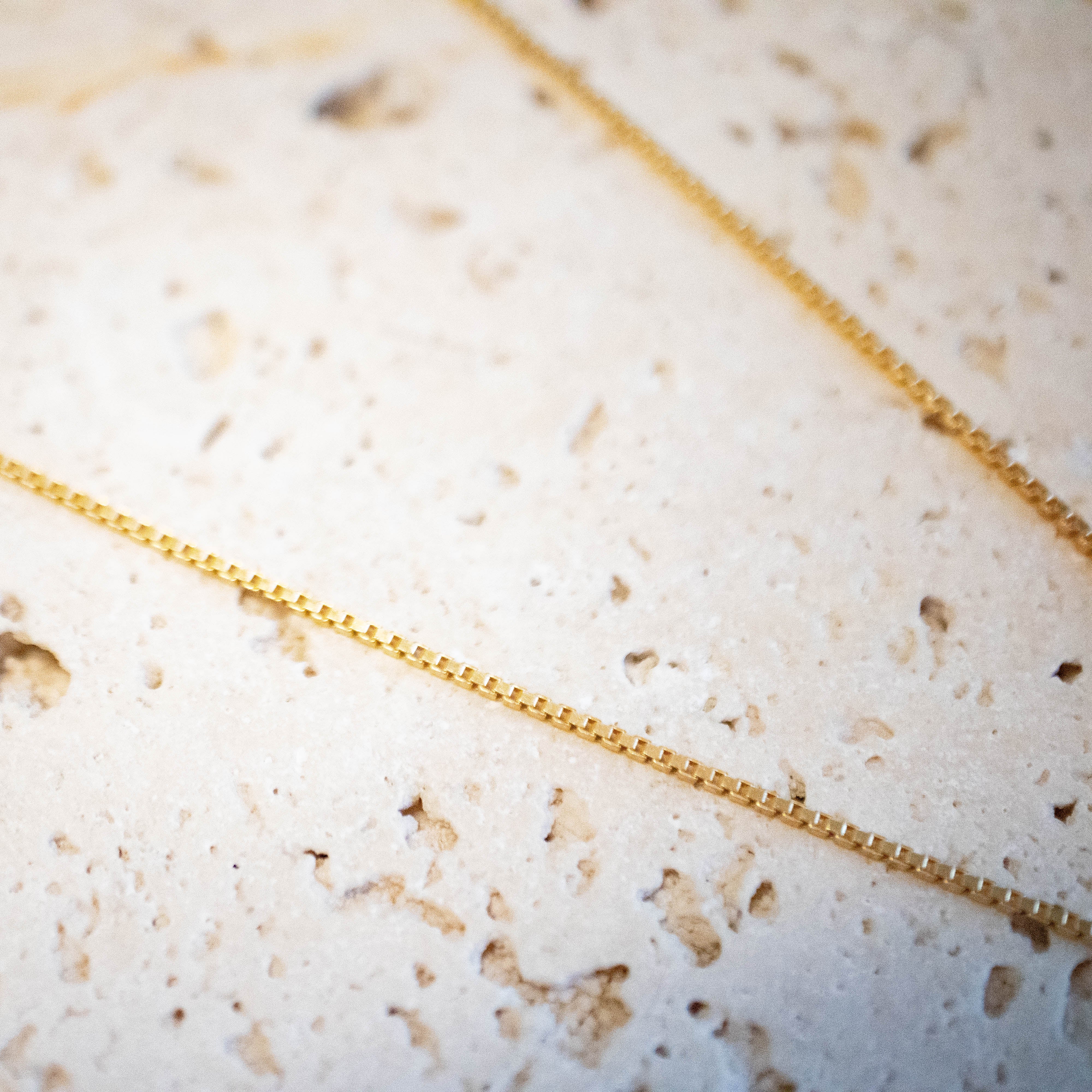 ++ Zarte 925 Silber vergoldete Kette mit mini Süßwasserperle - Nooe UG