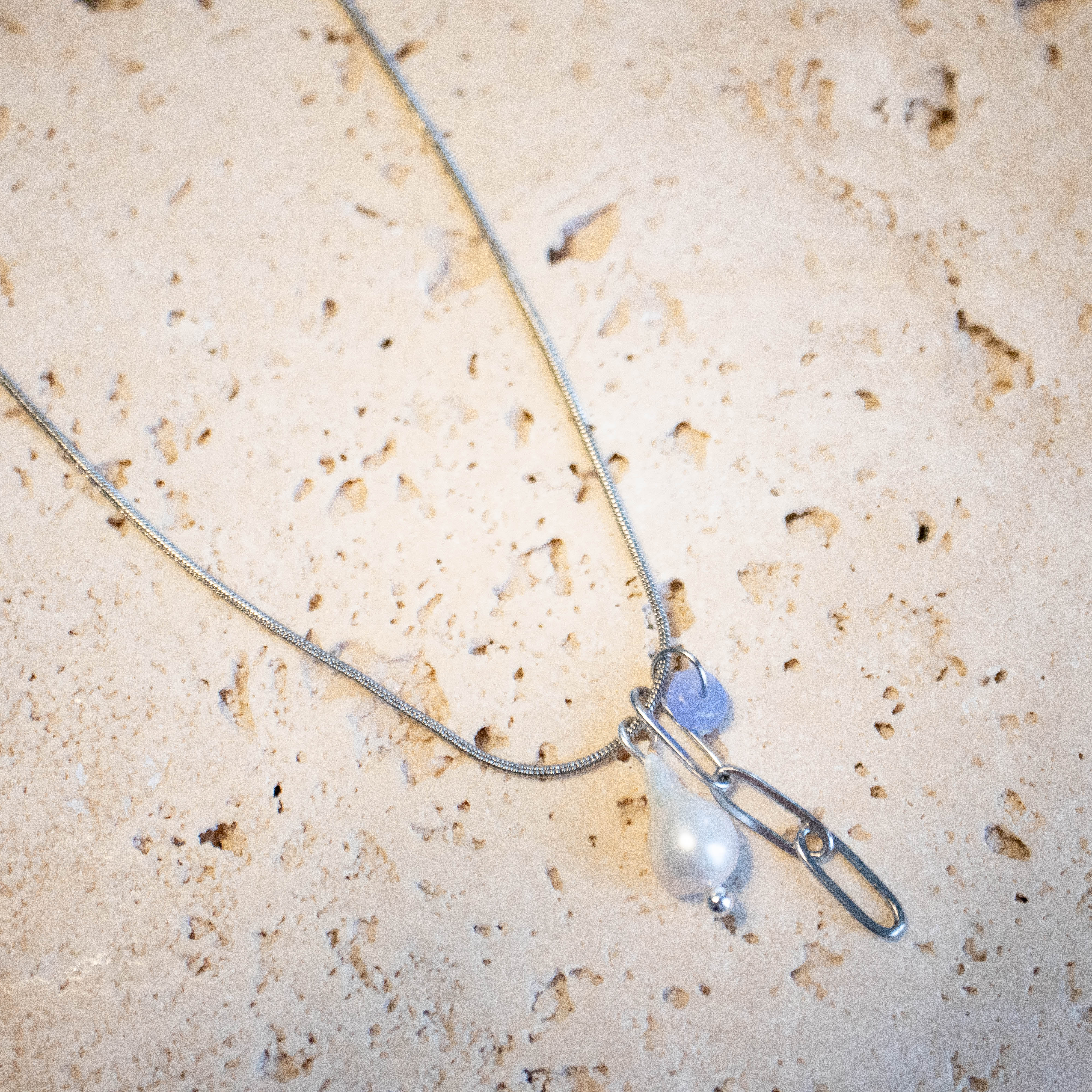 ++ Edelstahlkette mit Anhängern und Barokperle silber - Nooe UG