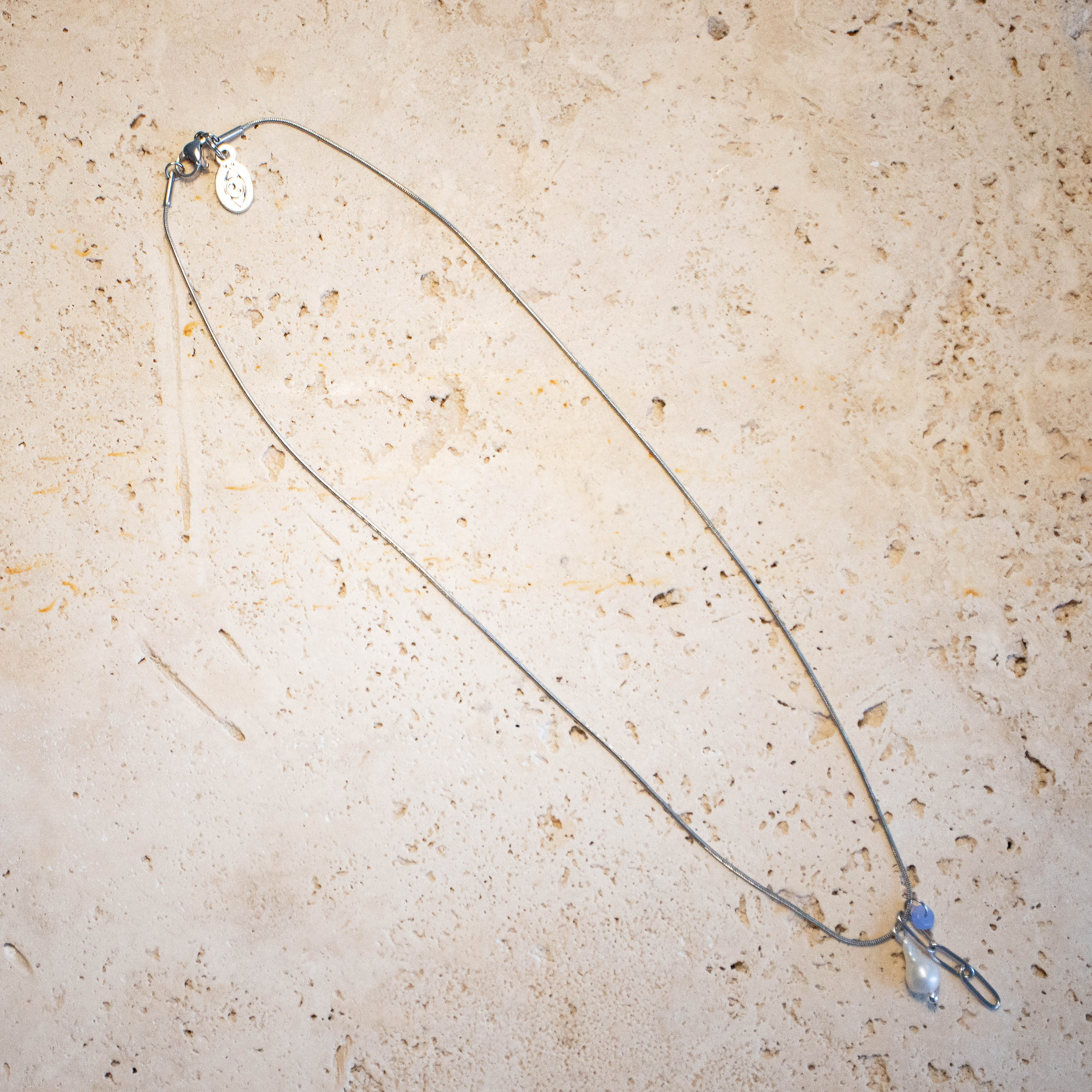 ++ Edelstahlkette mit Anhängern und Barokperle silber - Nooe UG